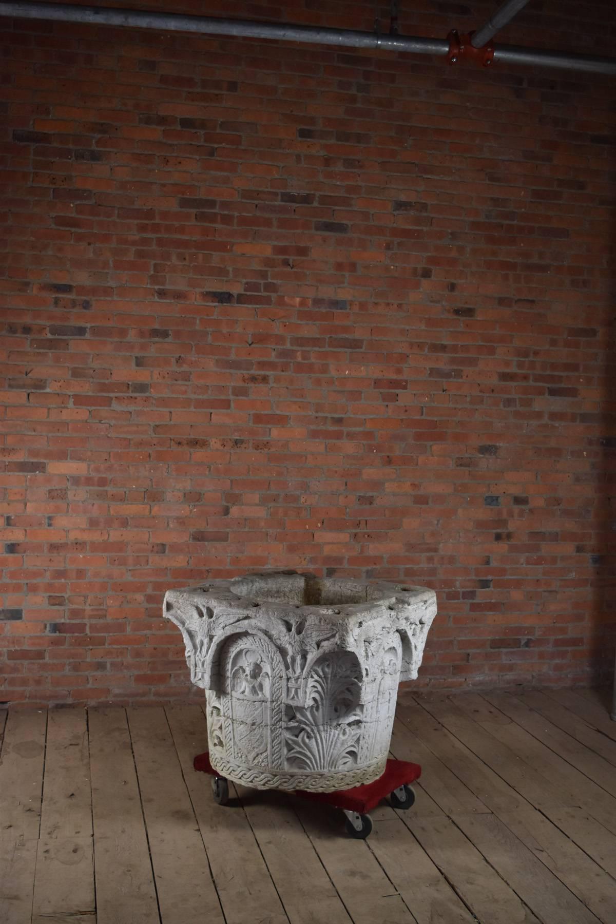 Tête de puits en pierre de style Renaissance italienne du 19e siècle en vente 1