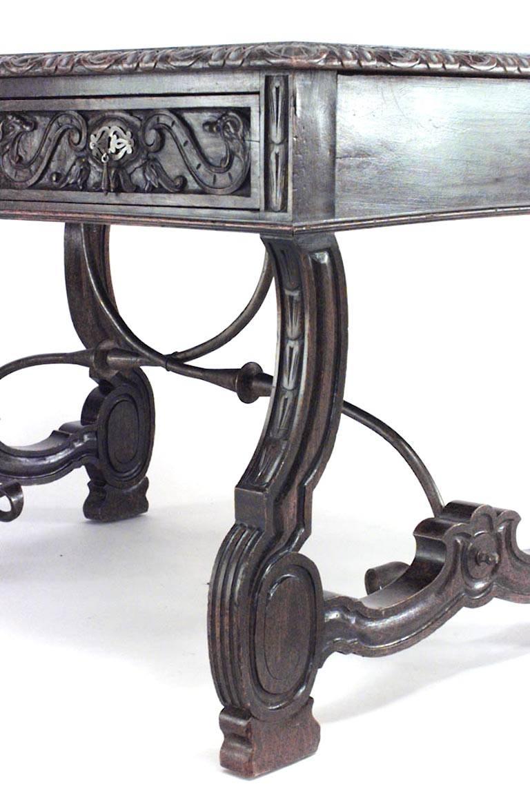 Italian Renaissance Style Carved Oak Table Desk In Good Condition In New York, NY