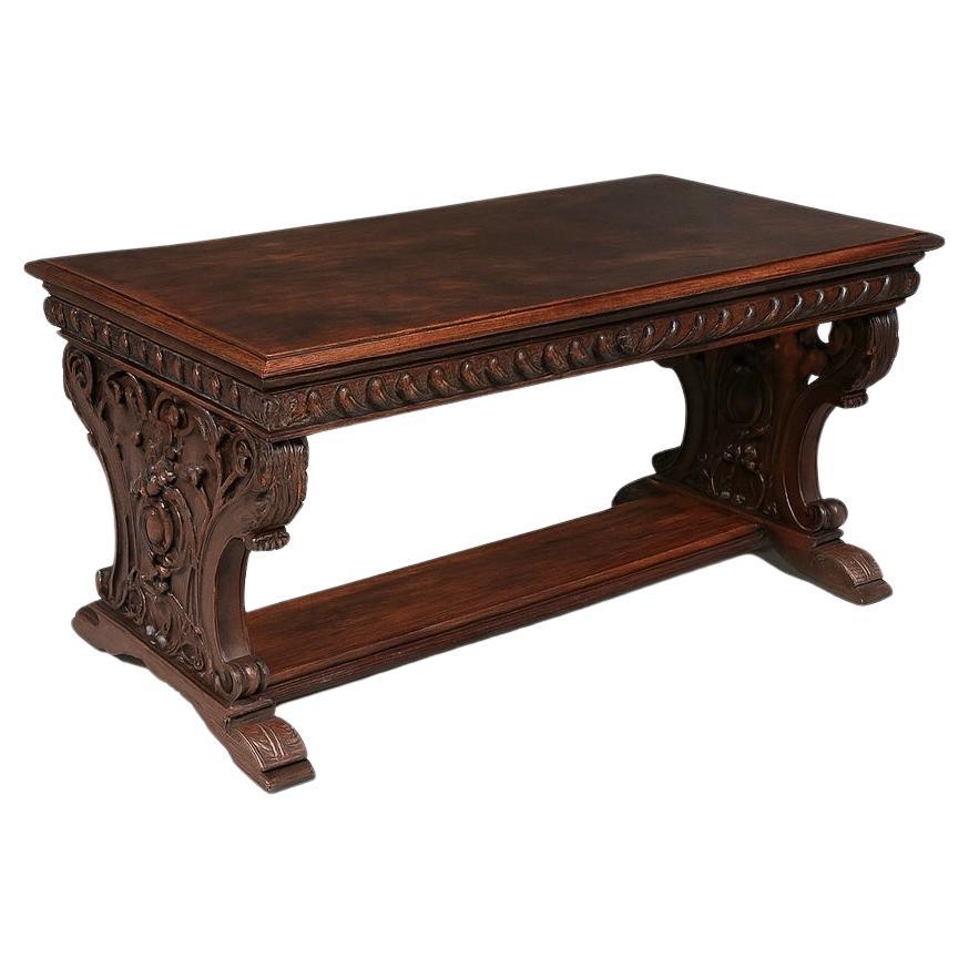 Table ou bureau en acajou sculpté de style Renaissance italienne