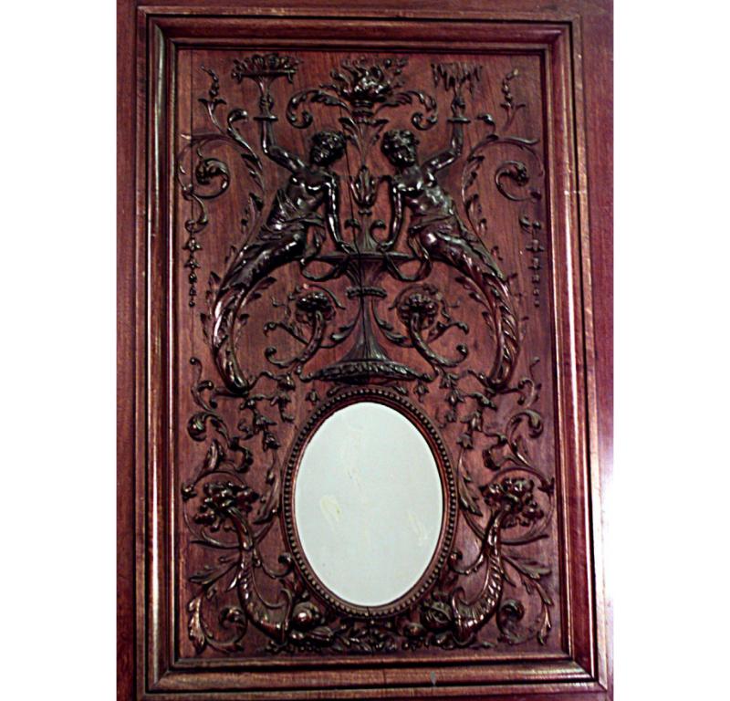 Puerta de nogal tallado de estilo renacentista italiano Renacimiento en venta