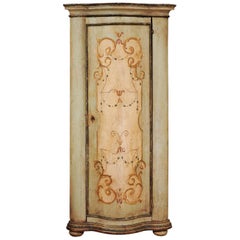 Armoire d'angle de style Renaissance italienne avec volutes peintes:: vers 1880