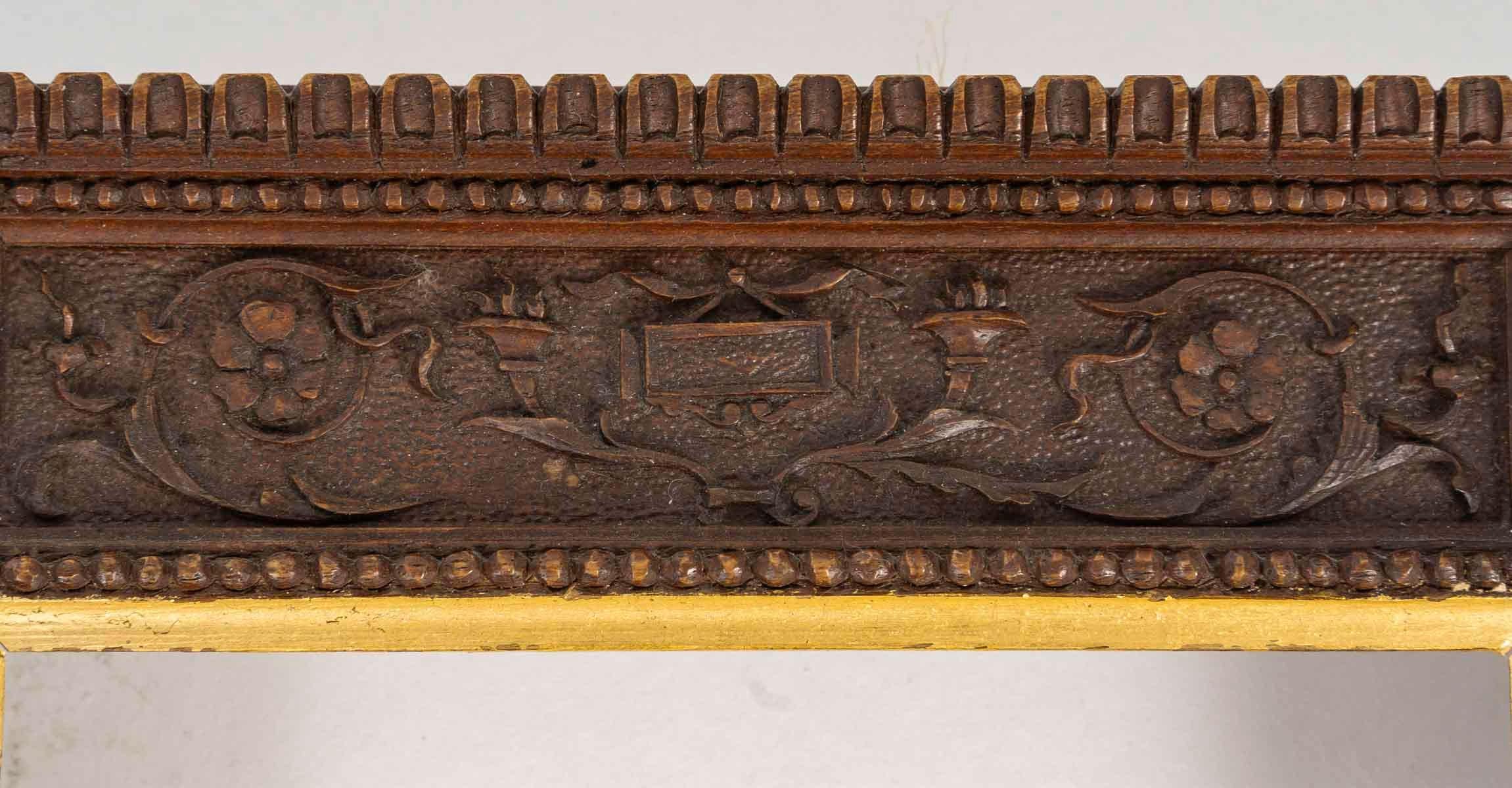 Italian Renaissance Style Frame in Finely Carved Wood, Partially Gilded. In Good Condition For Sale In Saint-Ouen, FR