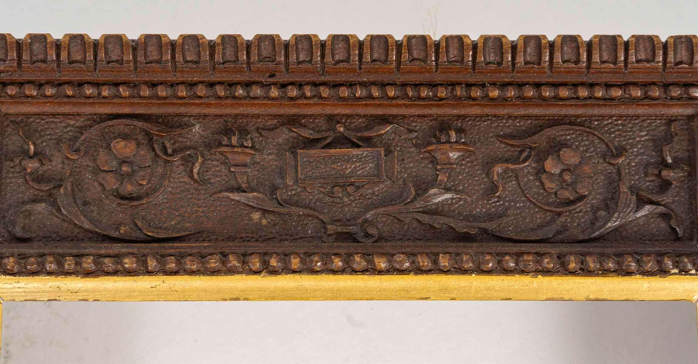 Rinascimento Cornice in stile rinascimentale italiano in Wood Wood finemente intagliato e parzialmente dorato. in vendita