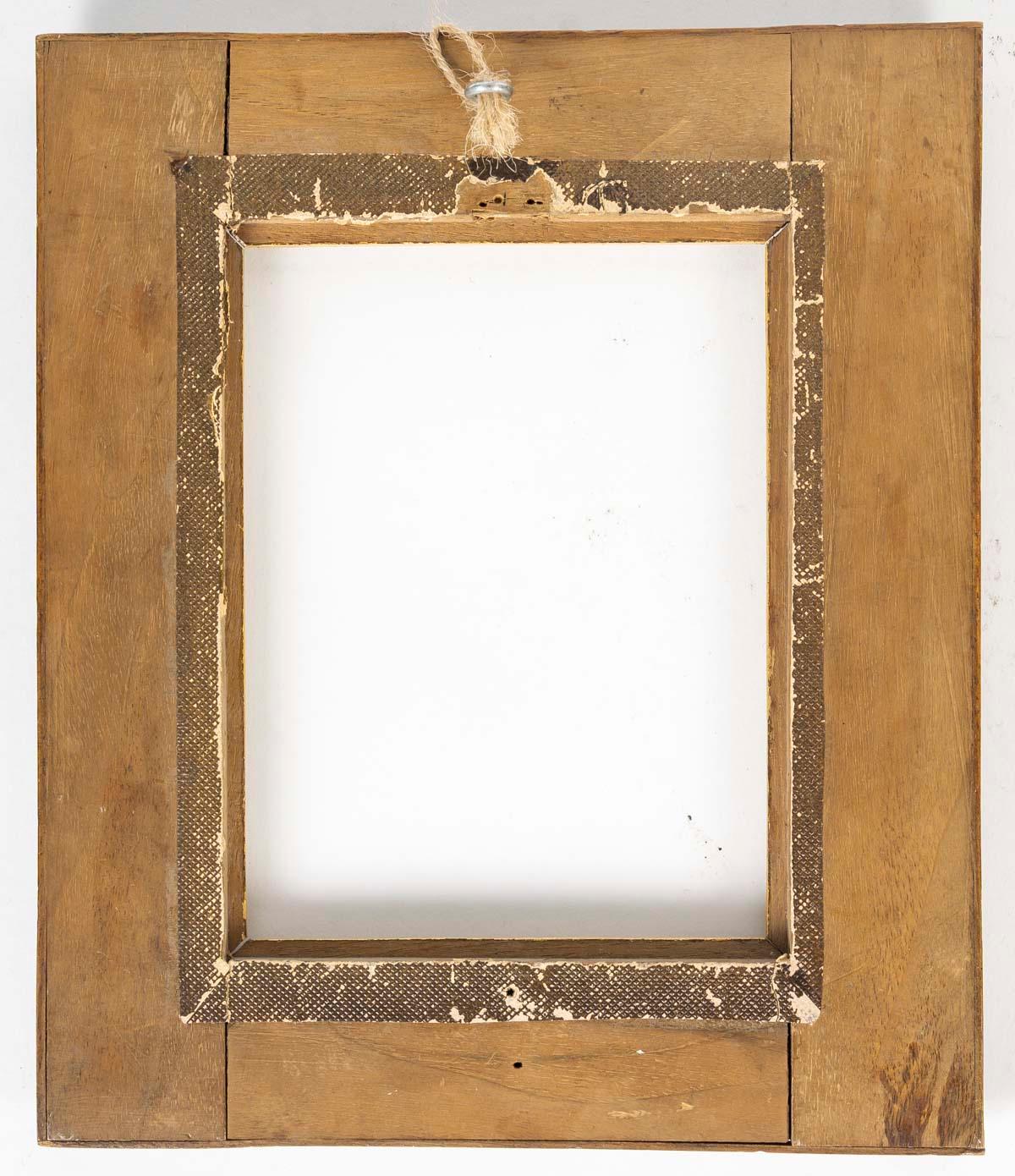 Italian Renaissance Style Frame in Finely Carved Wood, Partially Gilded. For Sale 1