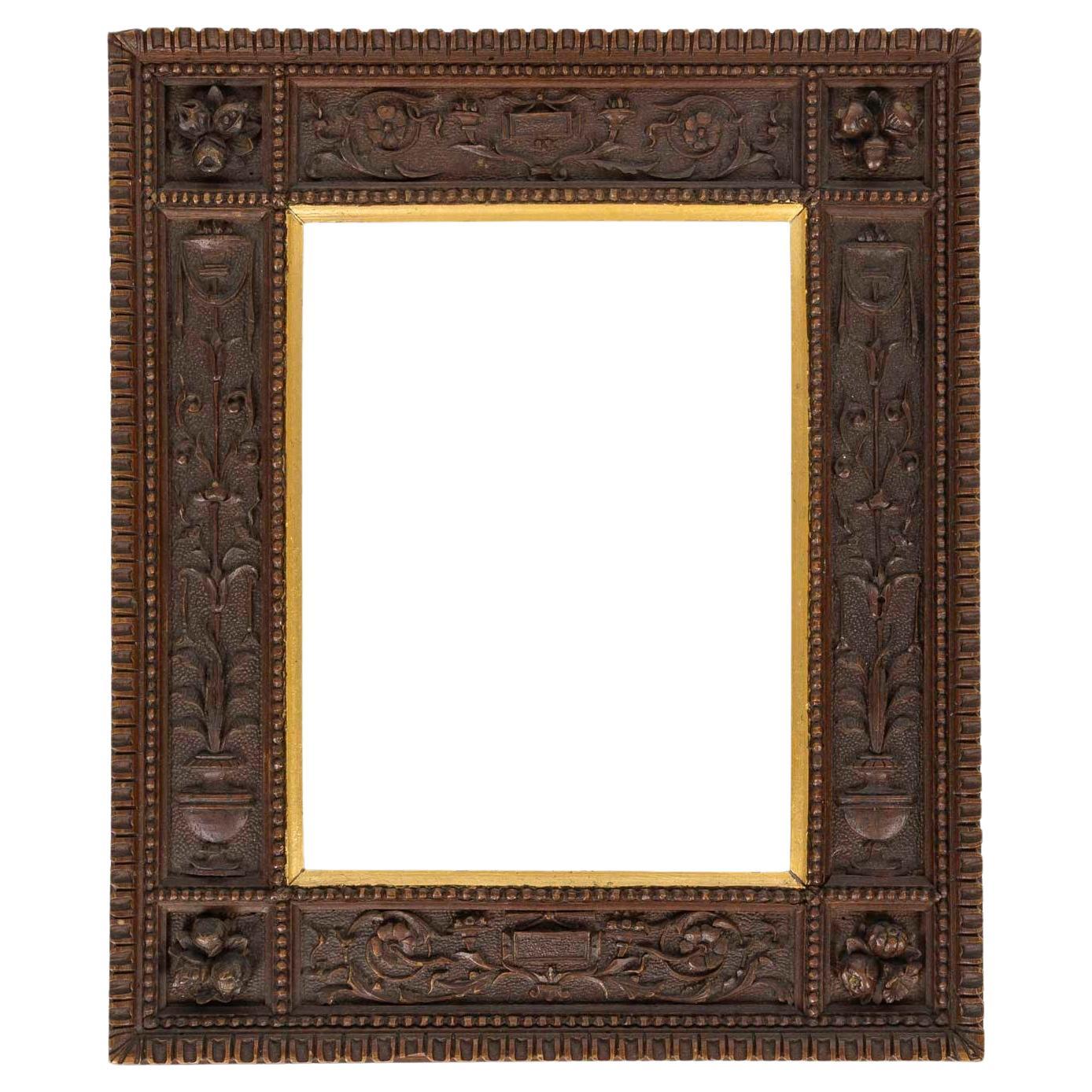 Italian Renaissance Style Frame in Finely Carved Wood, Partially Gilded. For Sale