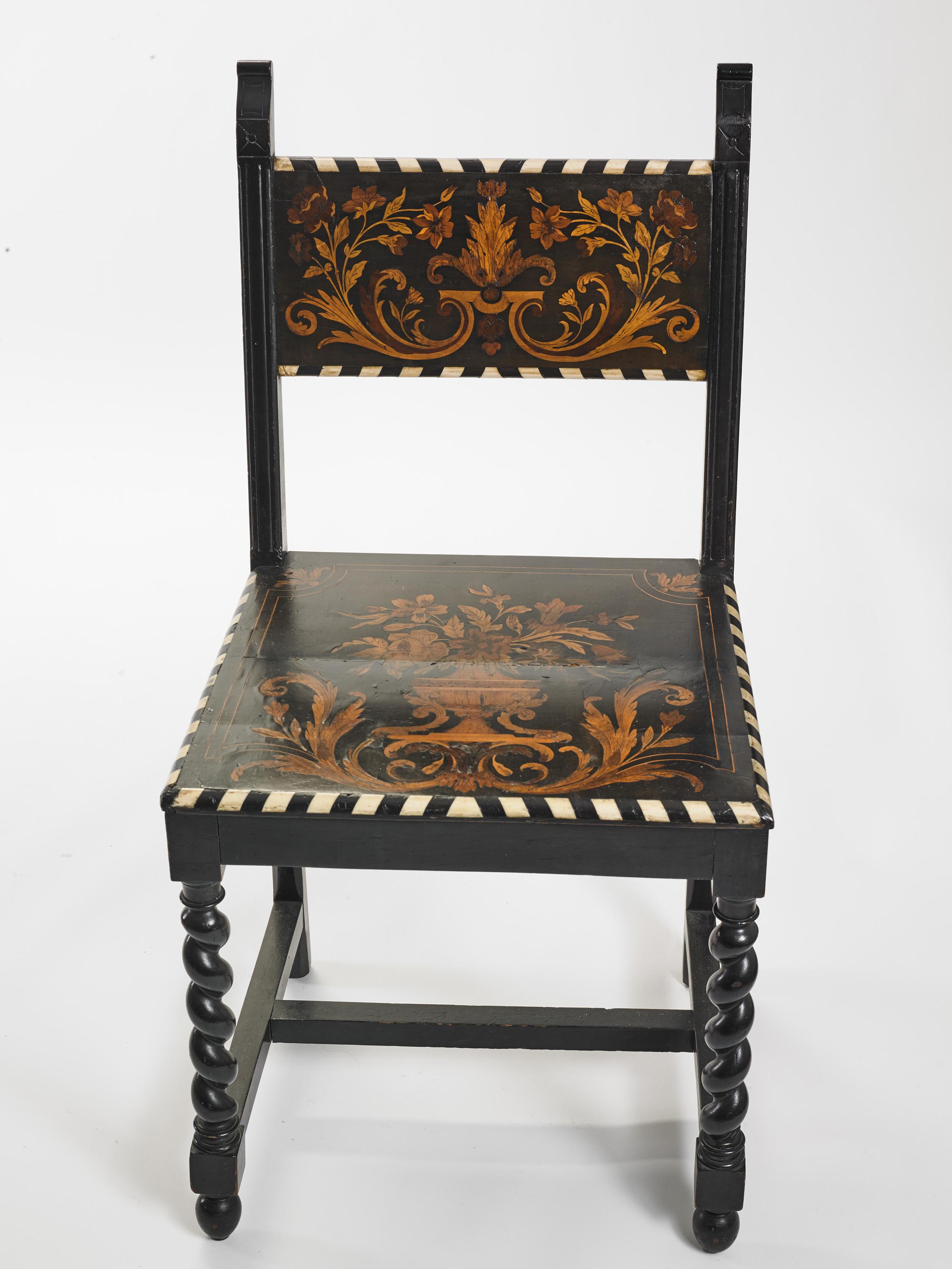 Italienische Stühle mit Intarsien im Renaissance-Stil, Paar (Neorenaissance) im Angebot