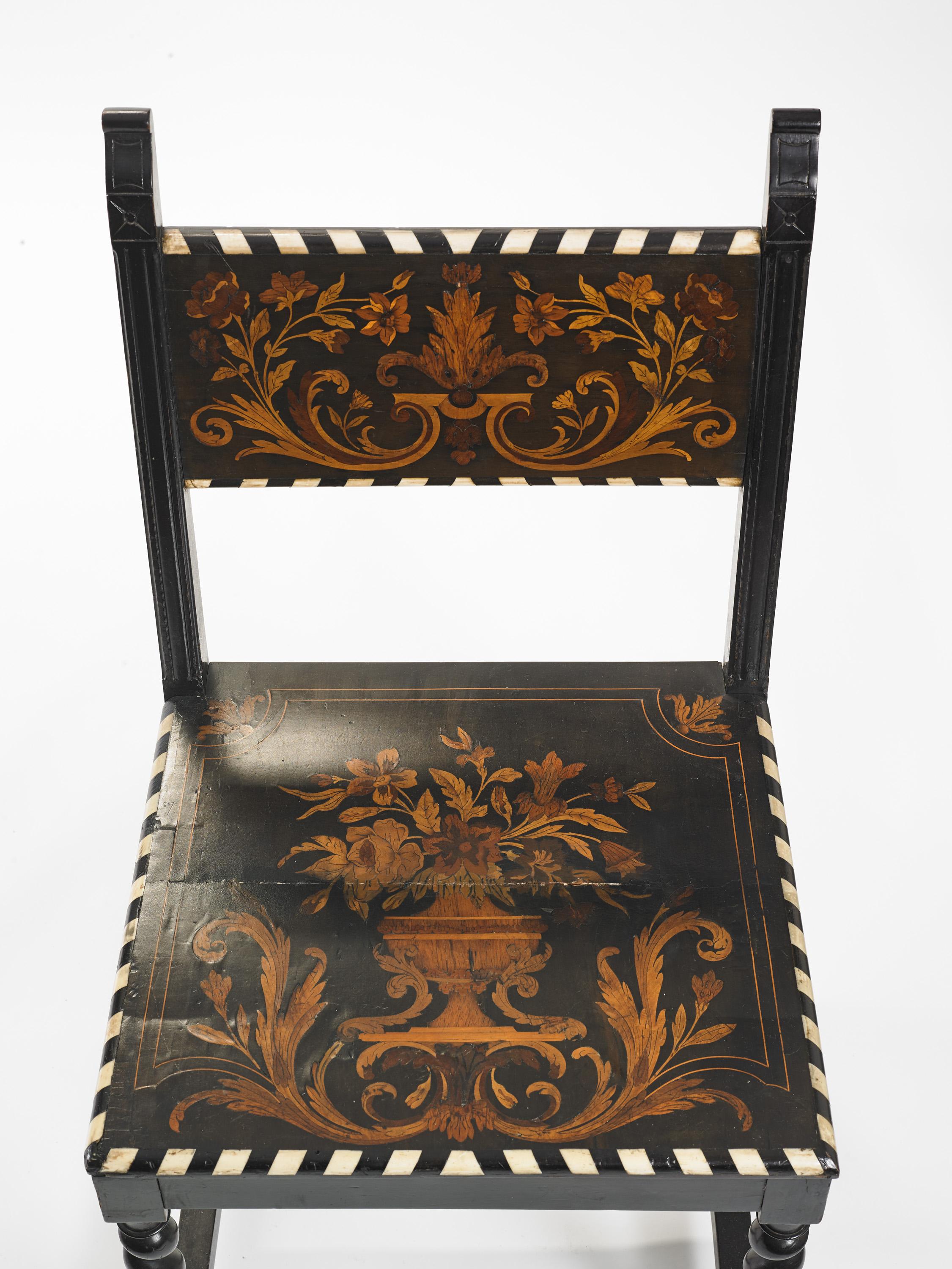 Italienische Stühle mit Intarsien im Renaissance-Stil, Paar im Zustand „Gut“ im Angebot in Miami, FL