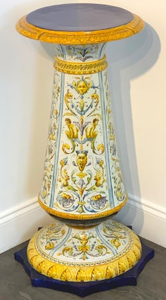 Piedistallo in maiolica in stile rinascimentale italiano di Achille Mollica