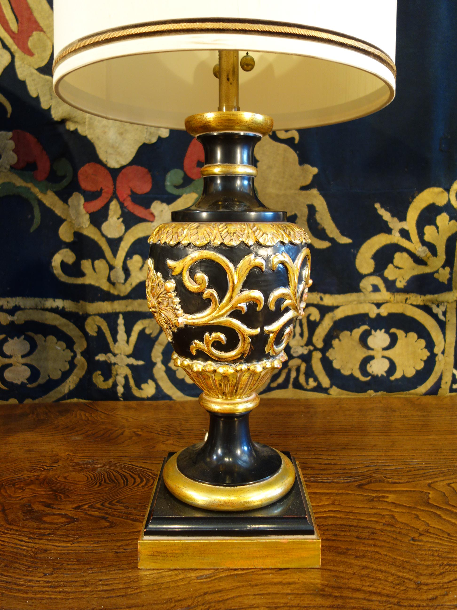 Italienische vergoldete Marbro-Tischlampen im Renaissance-Stil, um 1950, Paar (amerikanisch) im Angebot