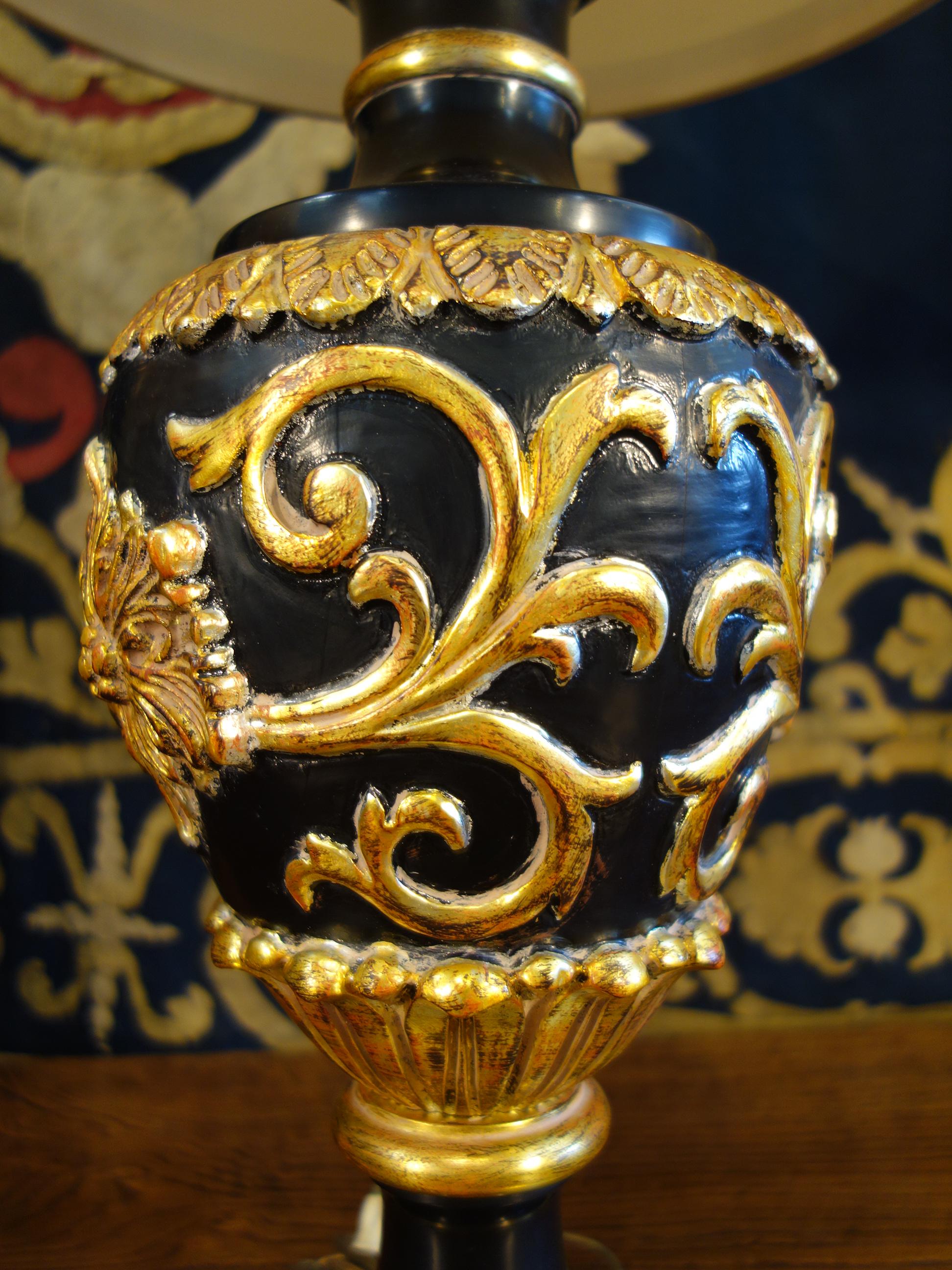 Italienische vergoldete Marbro-Tischlampen im Renaissance-Stil, um 1950, Paar (20. Jahrhundert) im Angebot