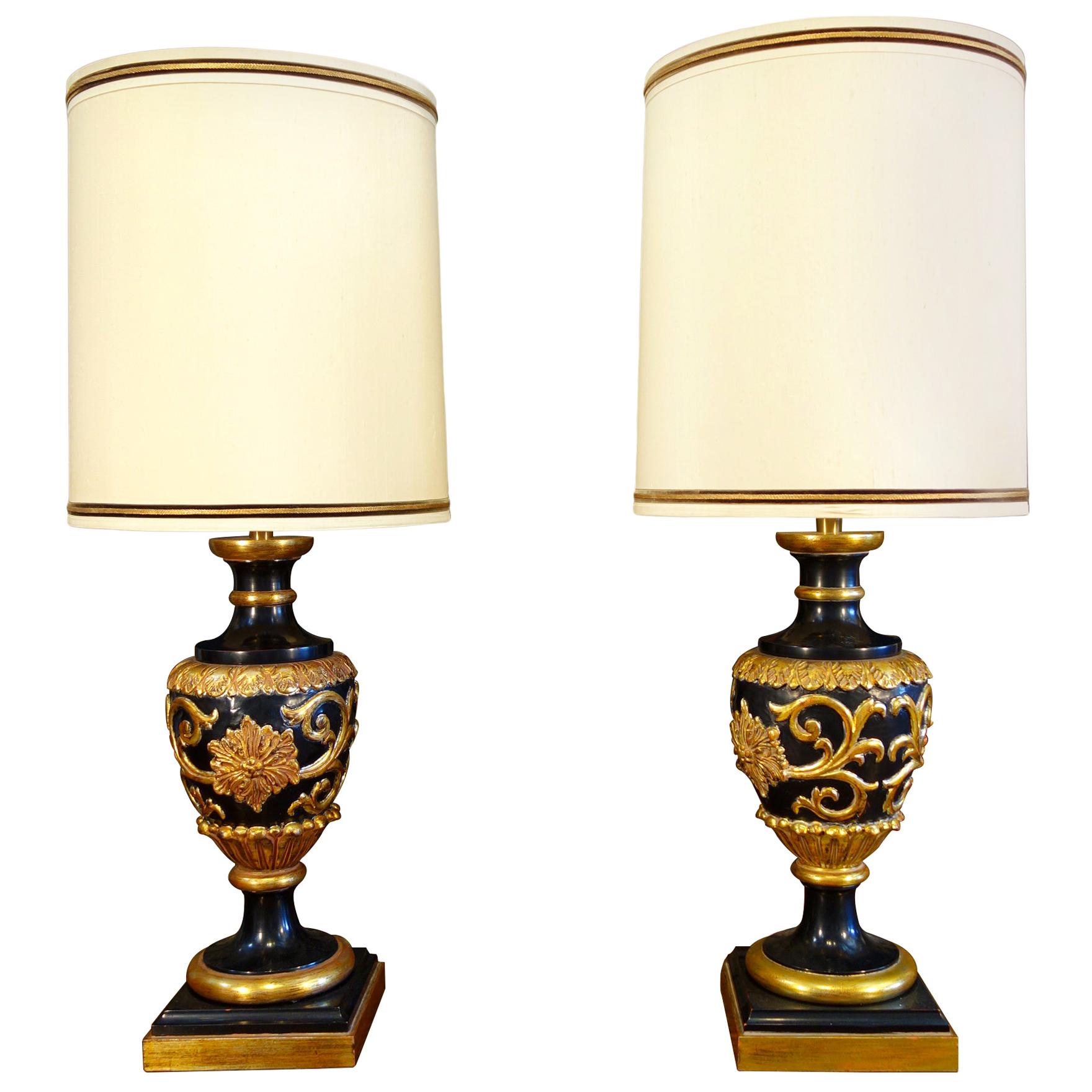 Paire de grandes lampes de table de style Renaissance italienne en marbre doré, vers 1950 en vente