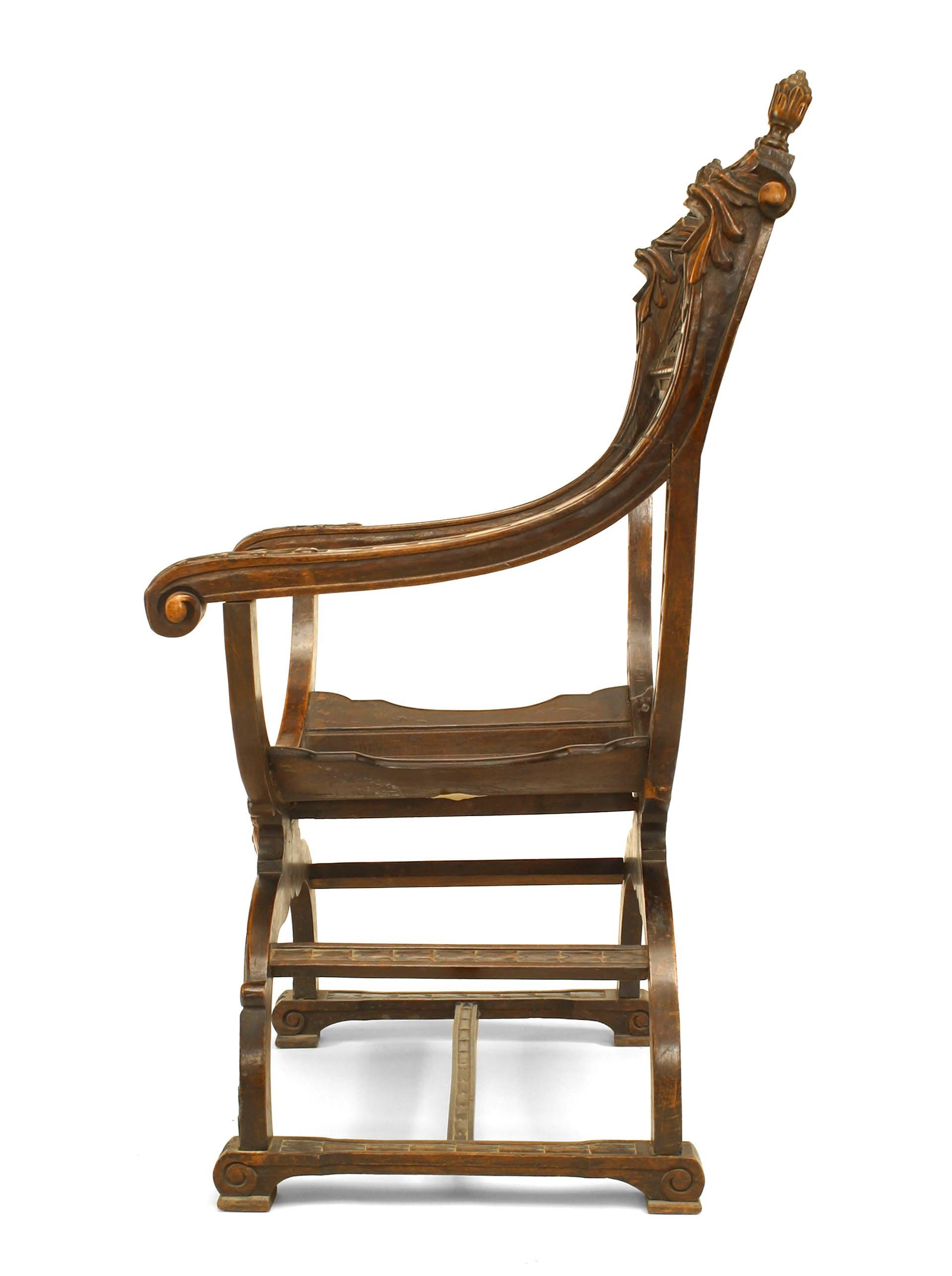 XIXe siècle Fauteuil Savonarola en noyer de style Renaissance italienne en vente