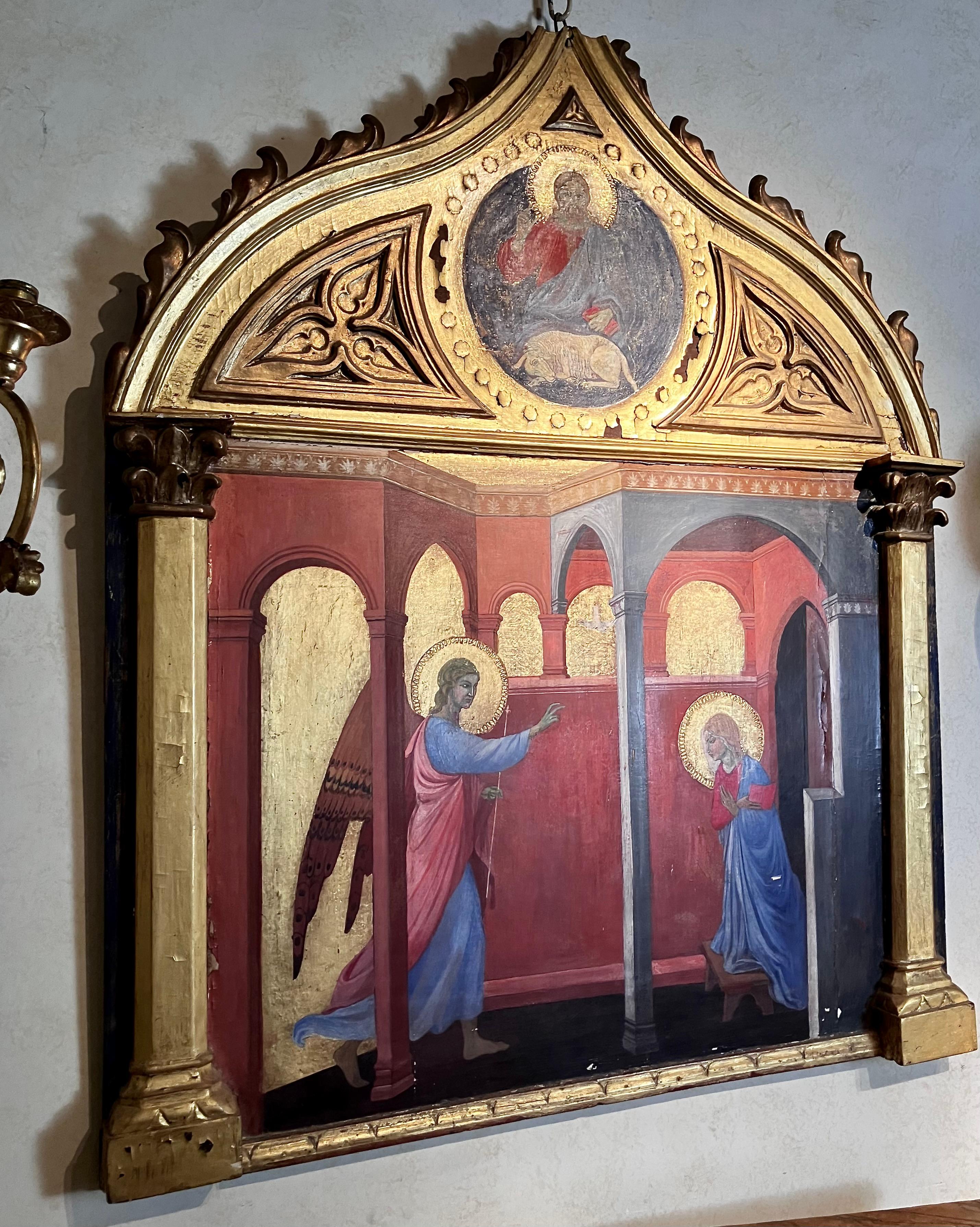 Intagliato a mano Tempera in stile rinascimentale italiano su pannello con fondo oro che dipinge l'Annunciazione in vendita