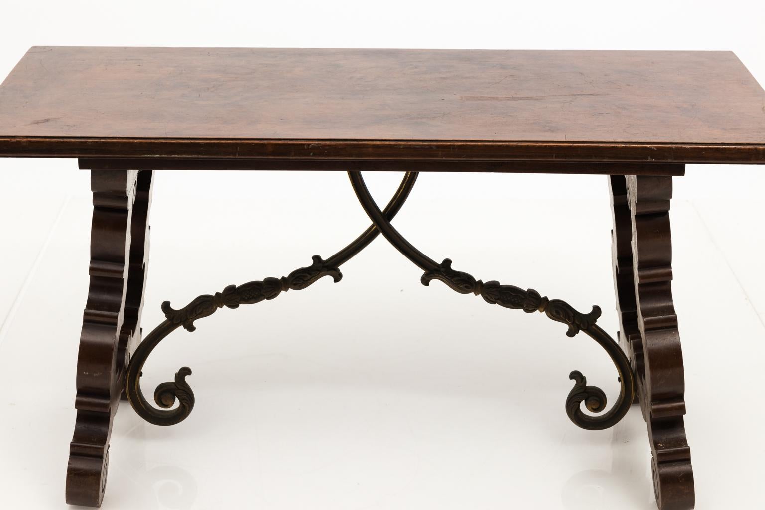 Italian Renaissance Style Walnut and Brass Trestle Coffee Table, circa 1950s In Good Condition For Sale In Stamford, CT
