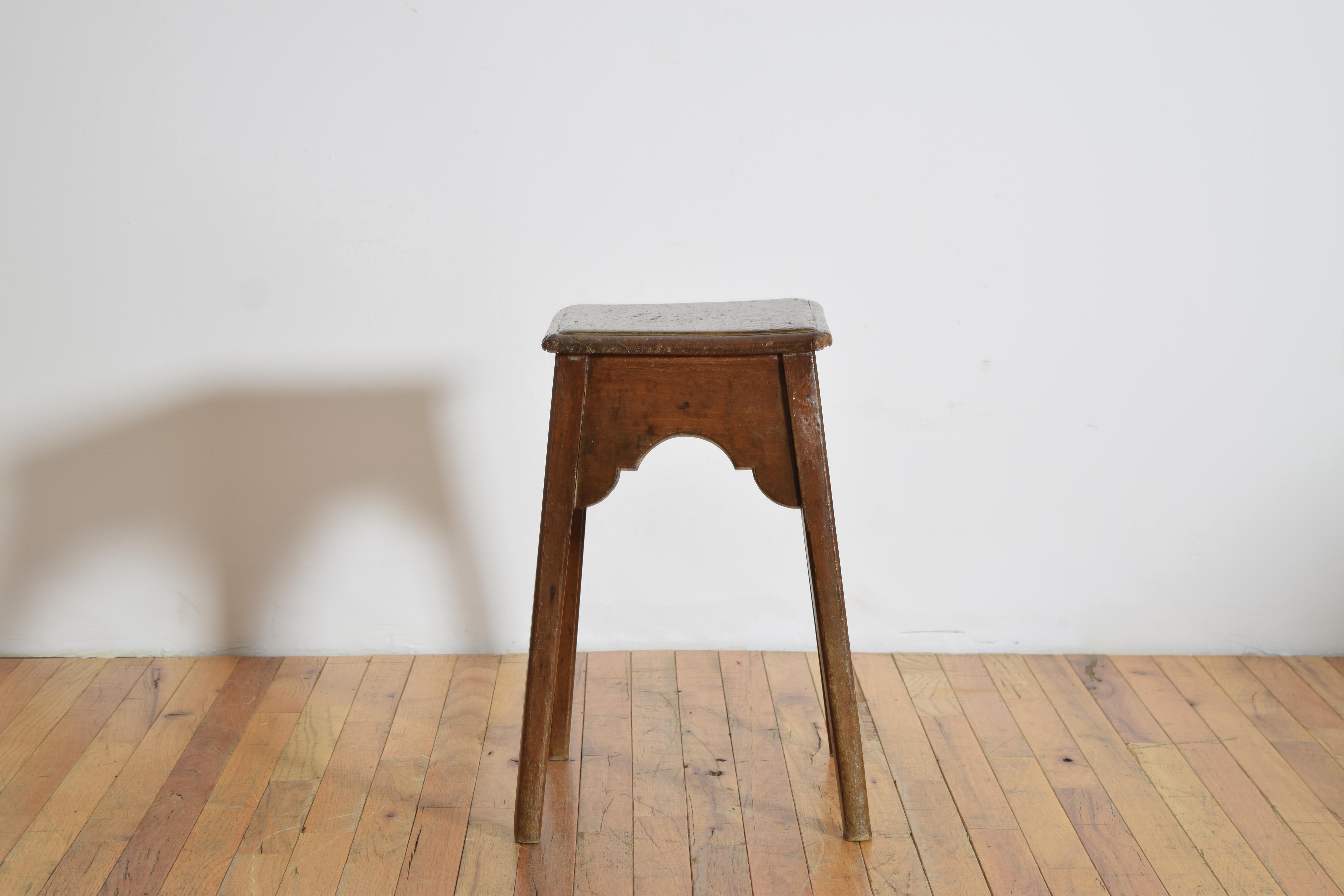 Table basse en noyer de style Renaissance italienne, début du 20e siècle Bon état - En vente à Atlanta, GA