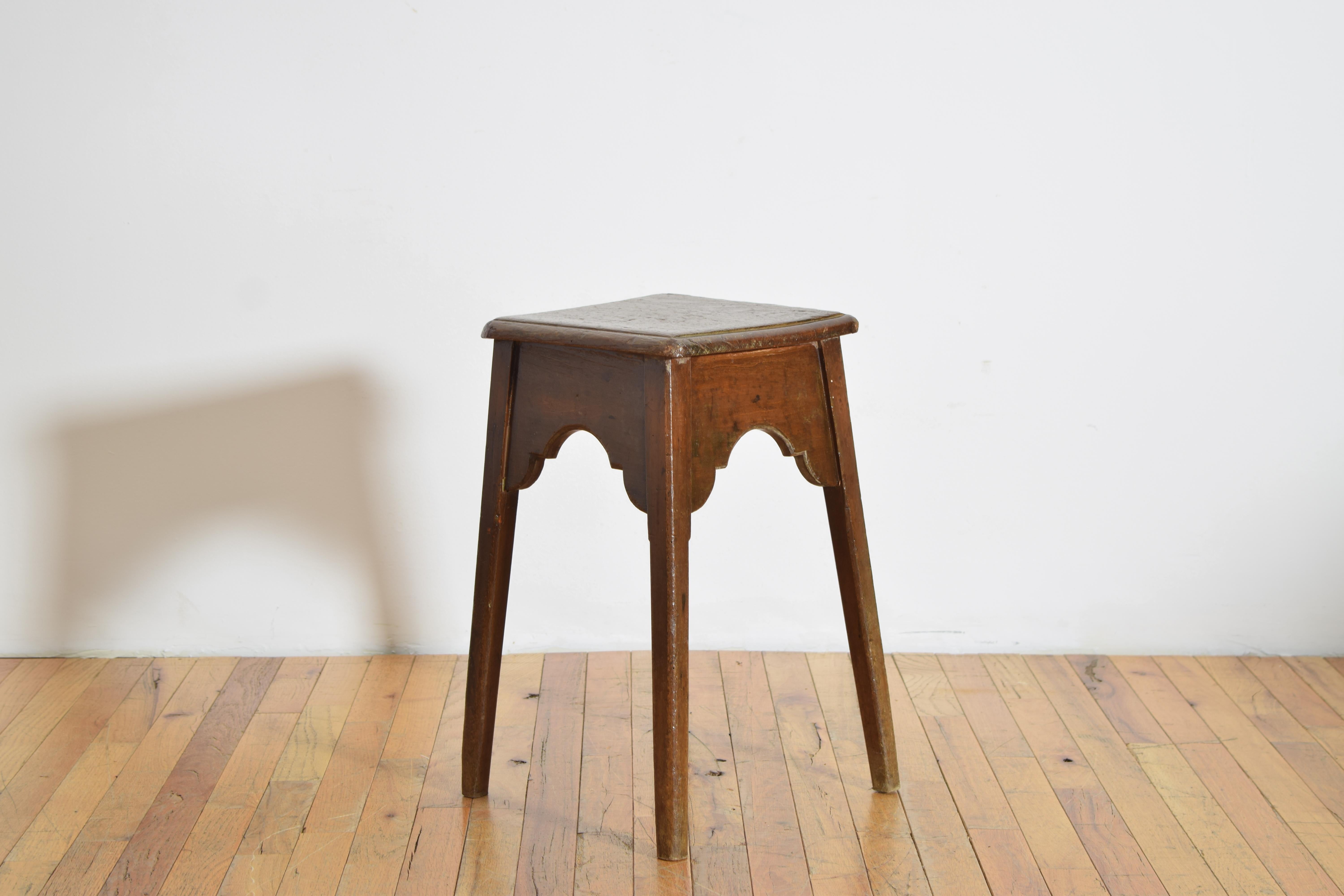 20ième siècle Table basse en noyer de style Renaissance italienne, début du 20e siècle en vente