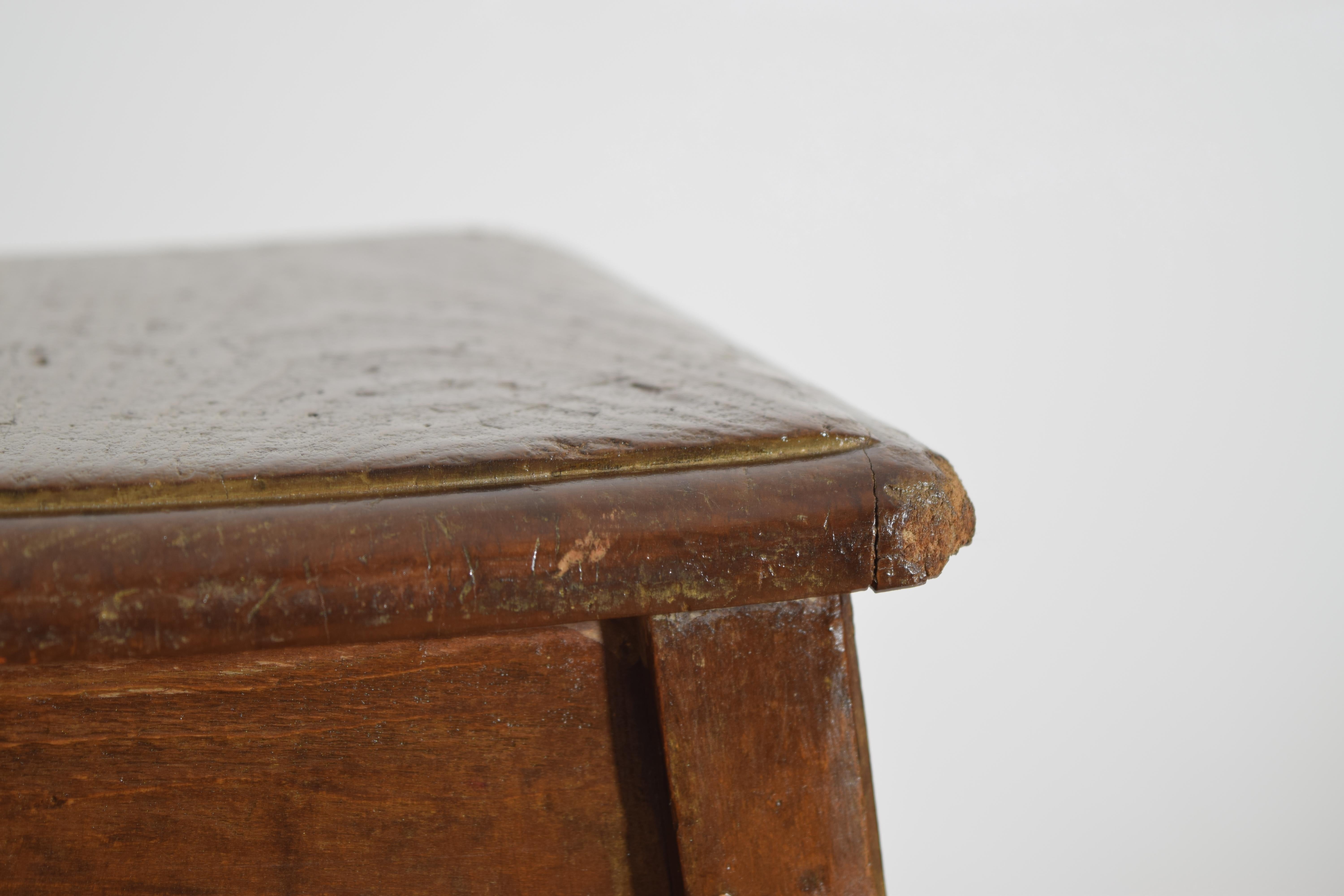 Noyer Table basse en noyer de style Renaissance italienne, début du 20e siècle en vente