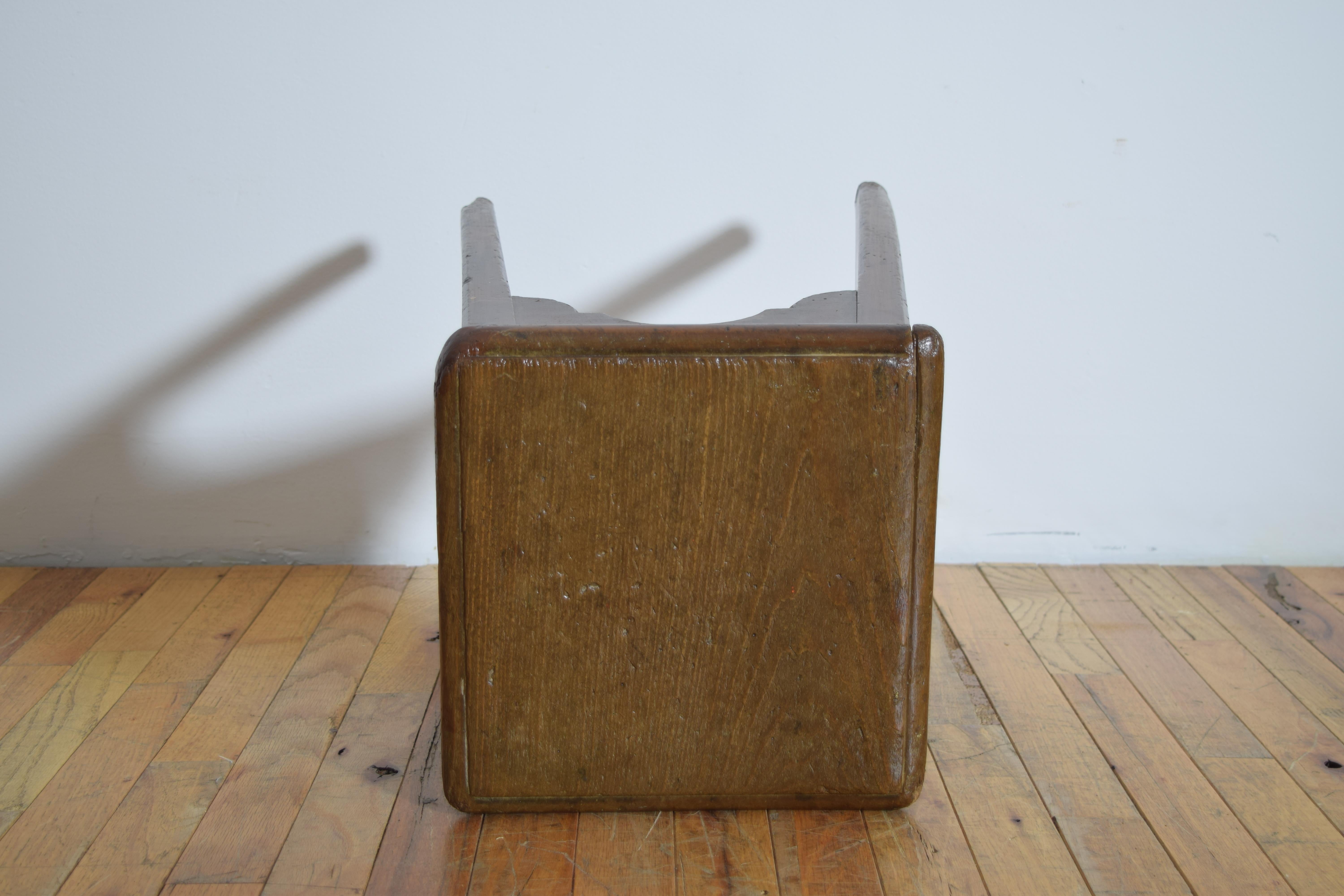 Table basse en noyer de style Renaissance italienne, début du 20e siècle en vente 3