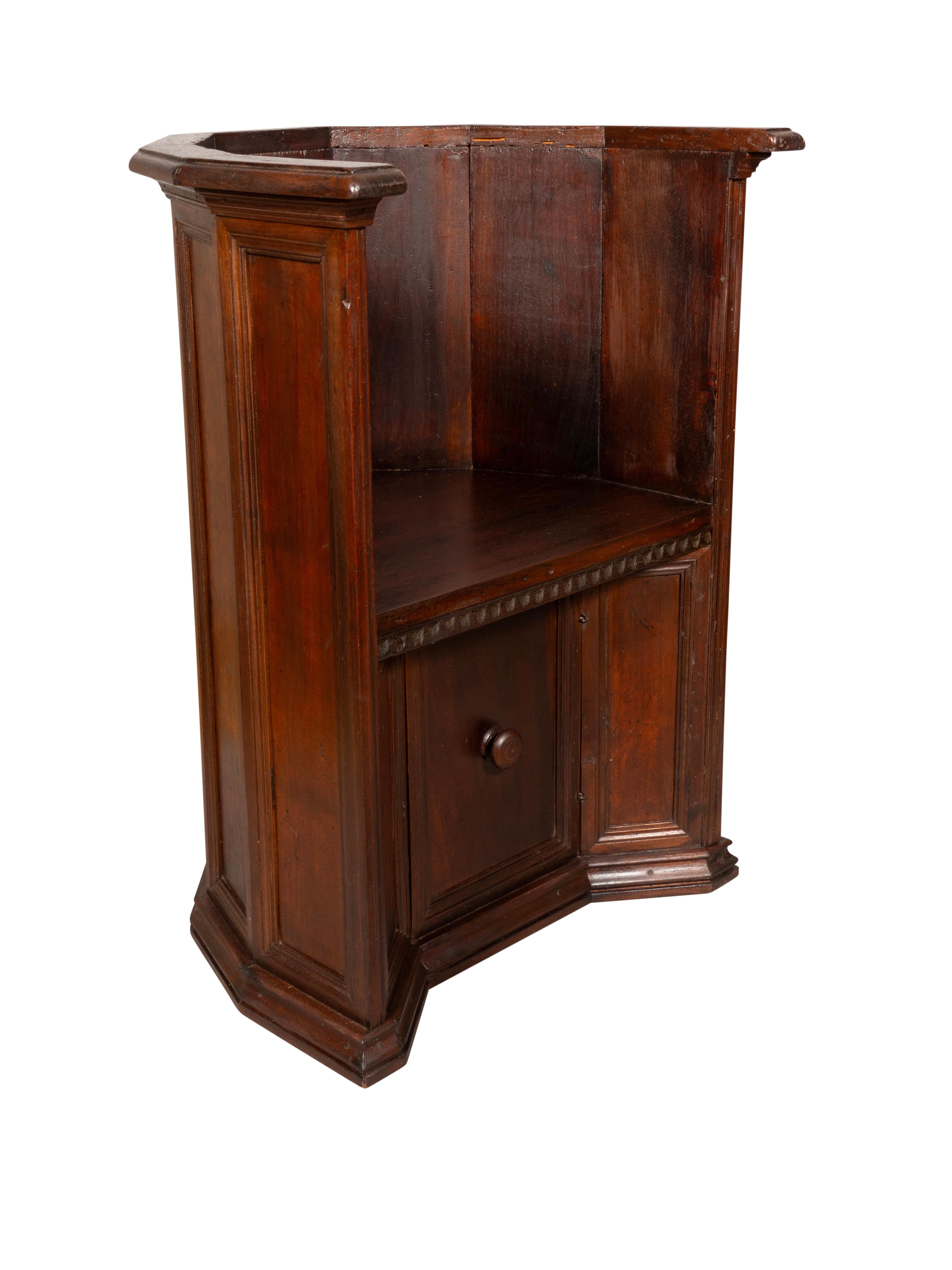 Renaissance Revival Italian Renaissance Style Walnut Monks Chair For Sale