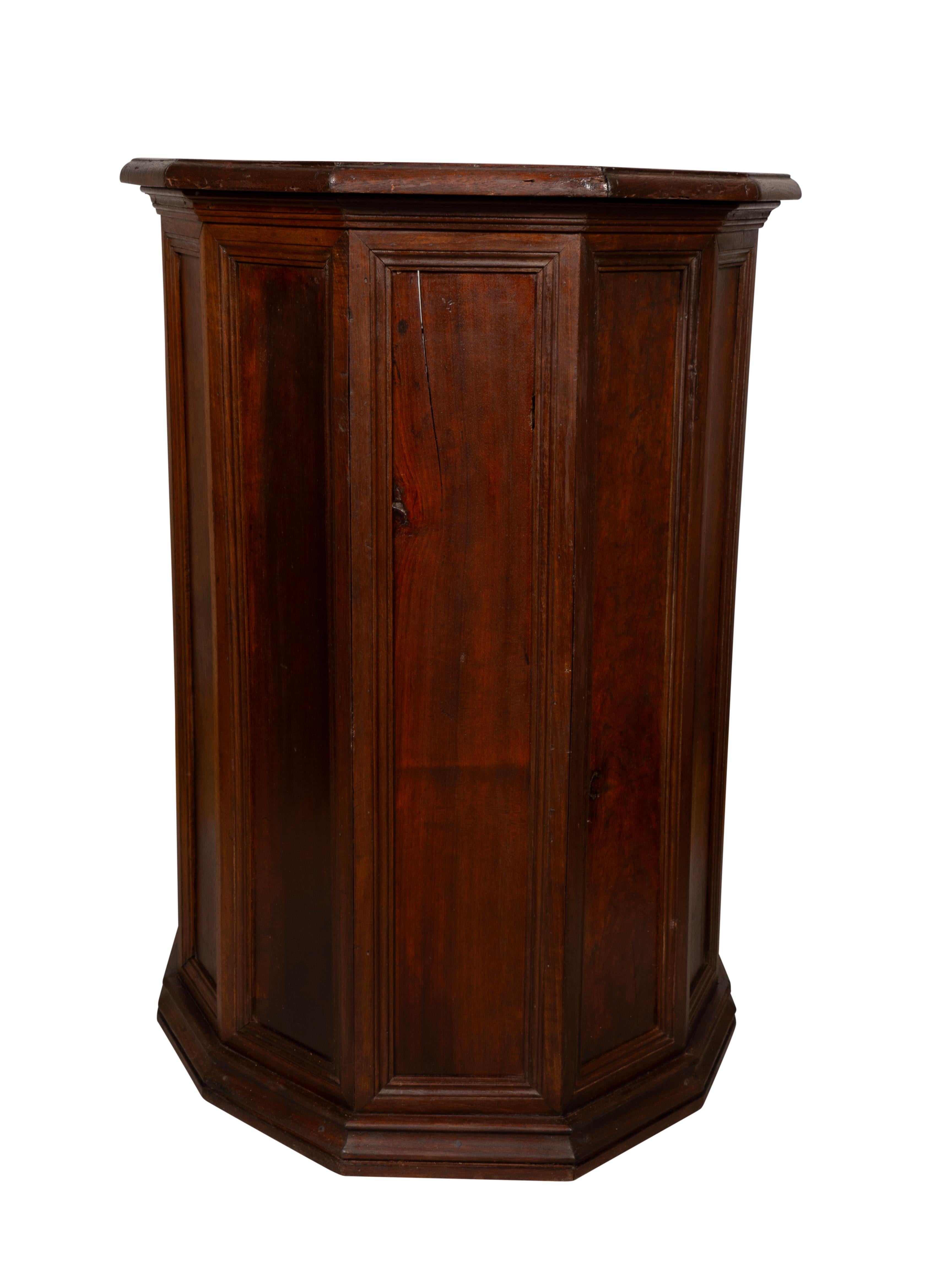 19th Century Italian Renaissance Style Walnut Monks Chair For Sale