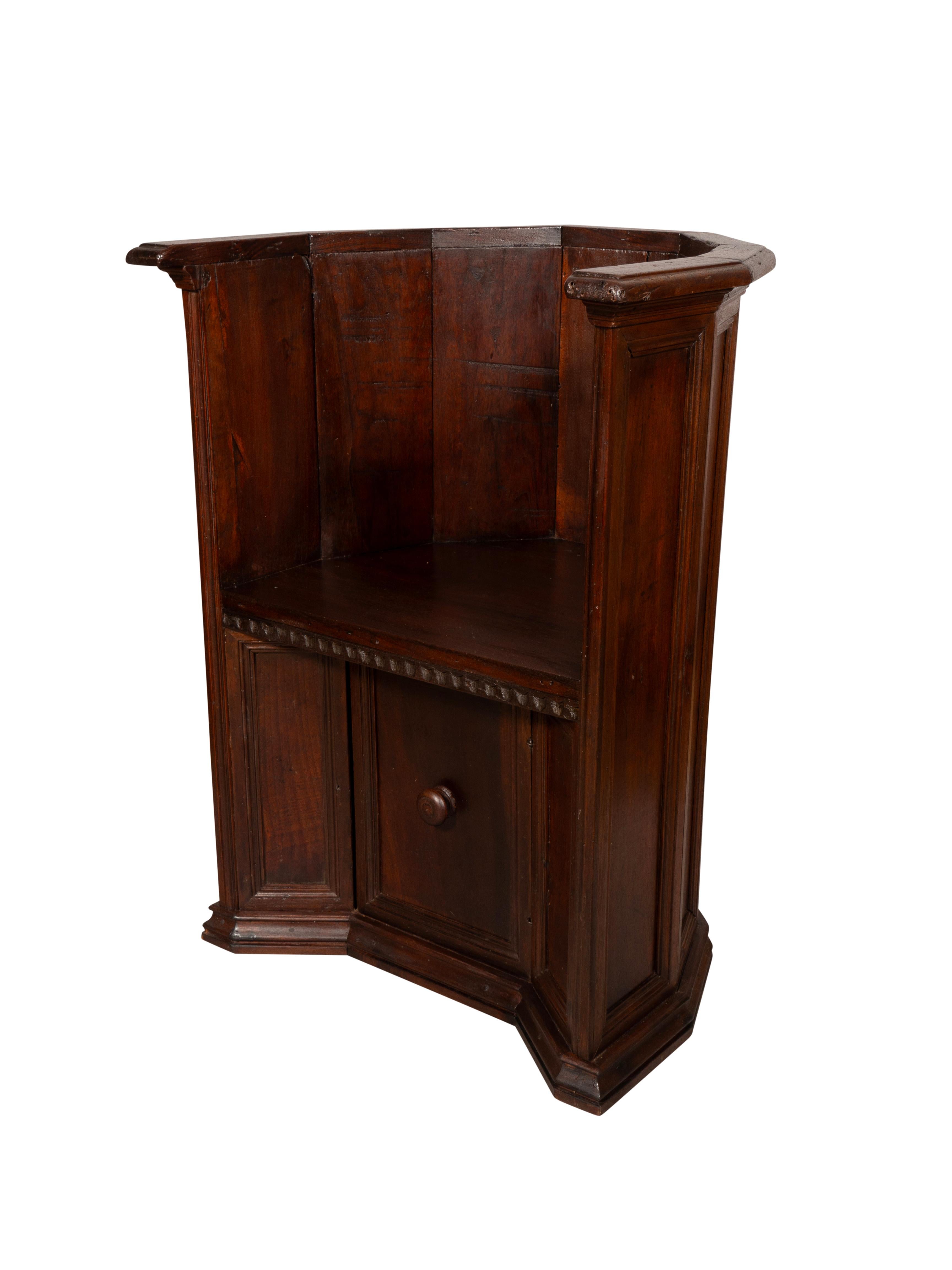 Italian Renaissance Style Walnut Monks Chair For Sale 2