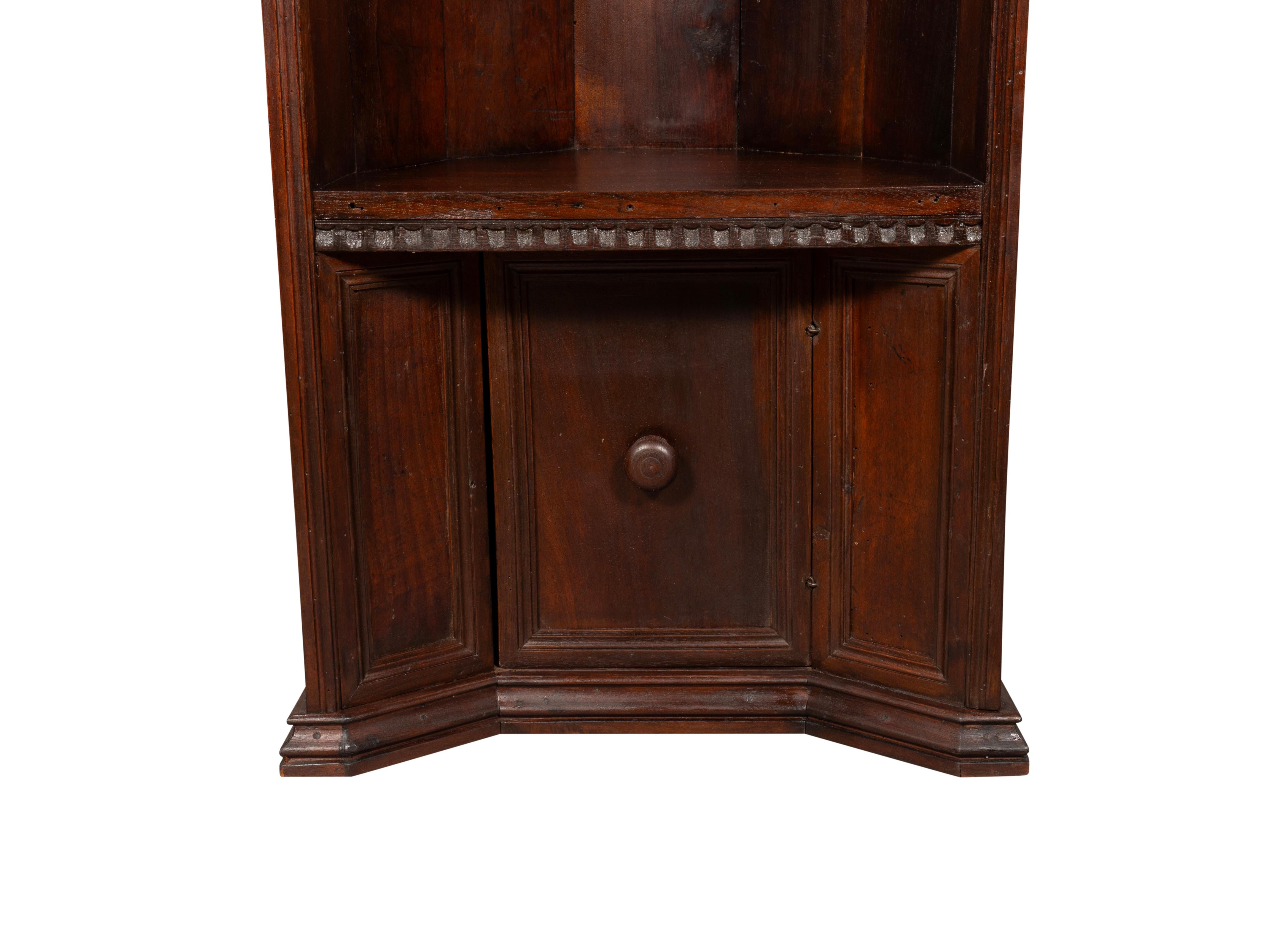 Italian Renaissance Style Walnut Monks Chair For Sale 3
