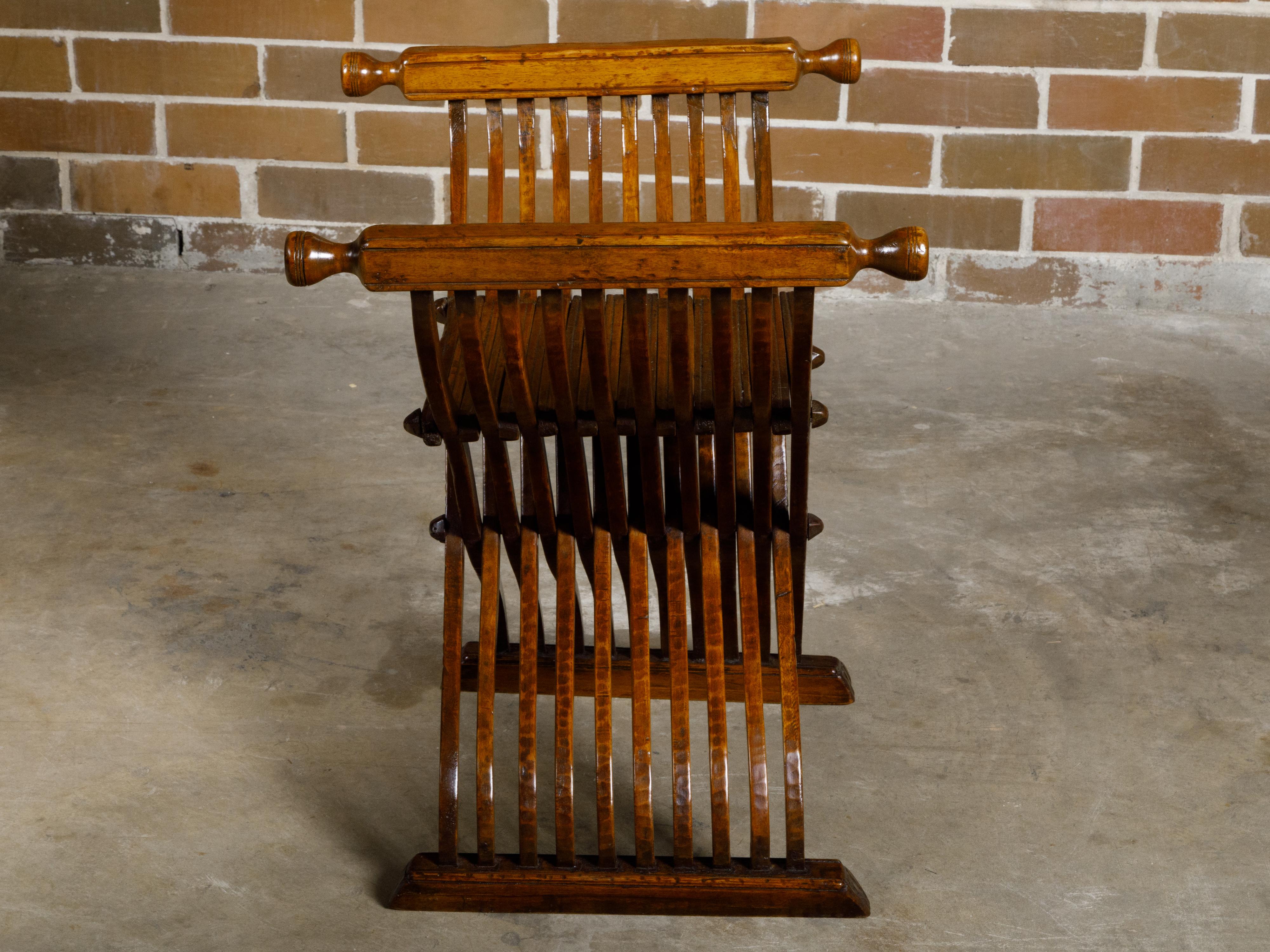 Italian Renaissance Style Walnut Savonarola Folding Chair circa 1900 For Sale 11