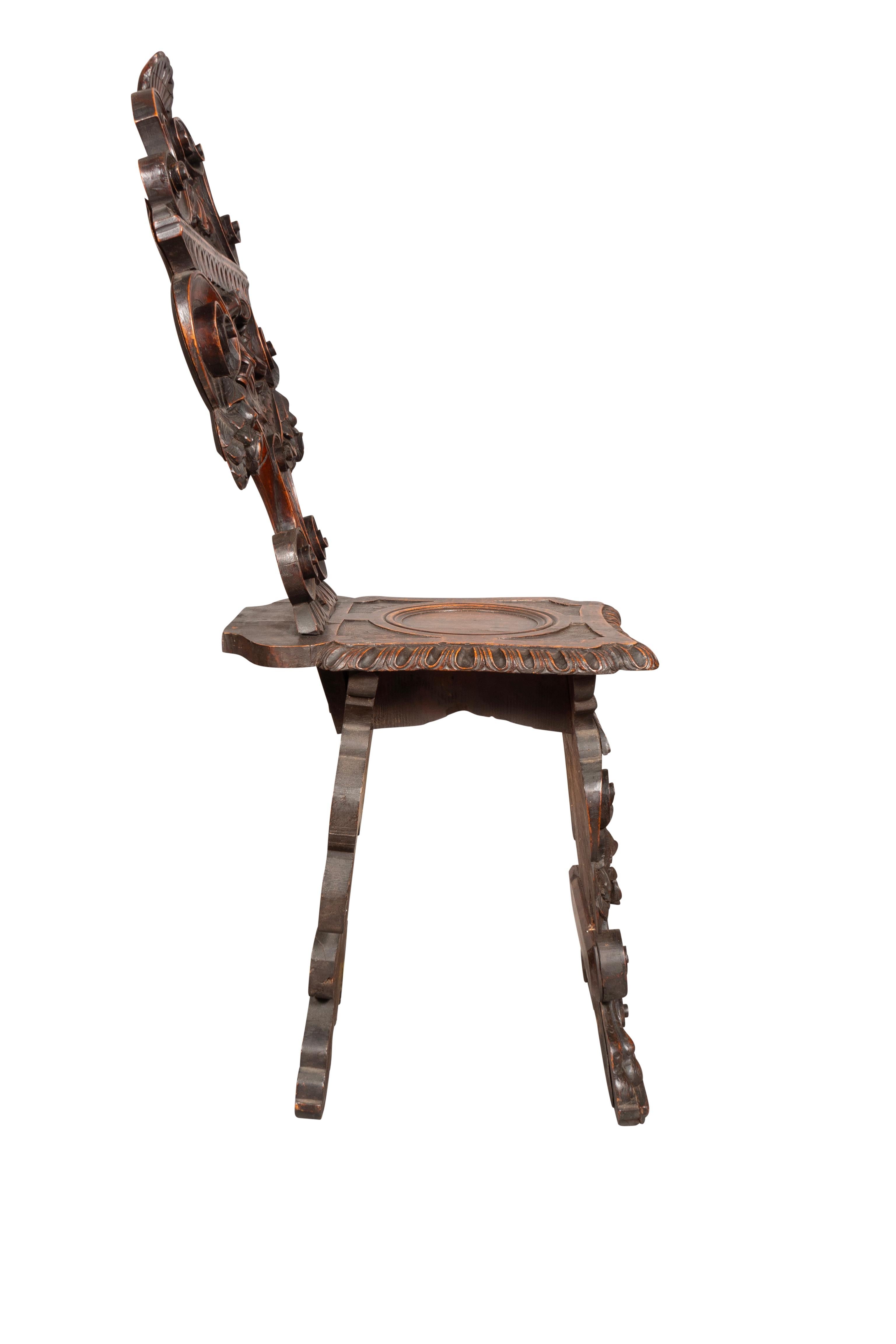 Italienischer Renaissance-Stil Nussbaum Sgabello Stuhl (Neorenaissance) im Angebot