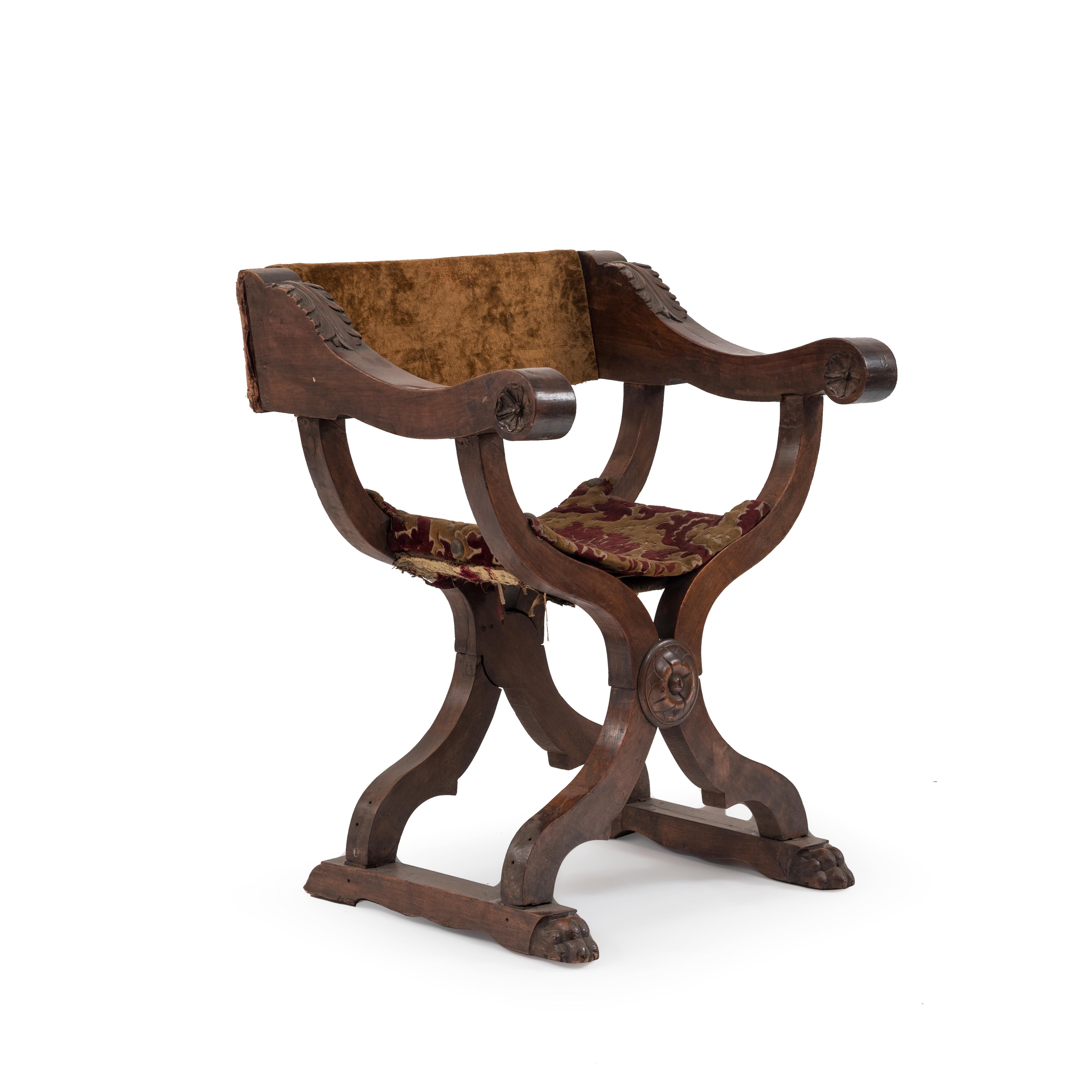 Italian Renaissance Walnut Arm Chair In Good Condition For Sale In New York, NY