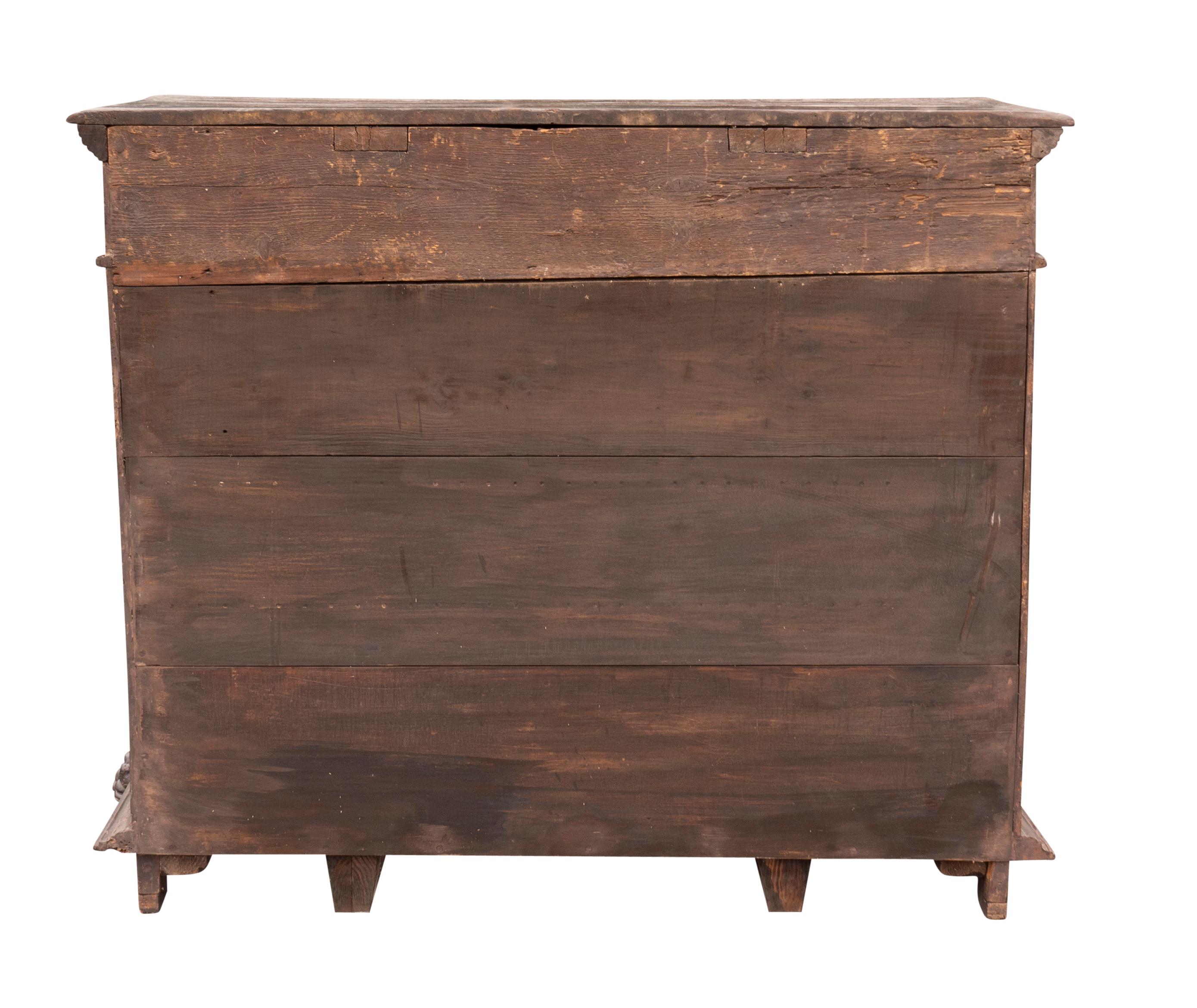 Cabinet en noyer de la Renaissance italienne Bon état - En vente à Essex, MA