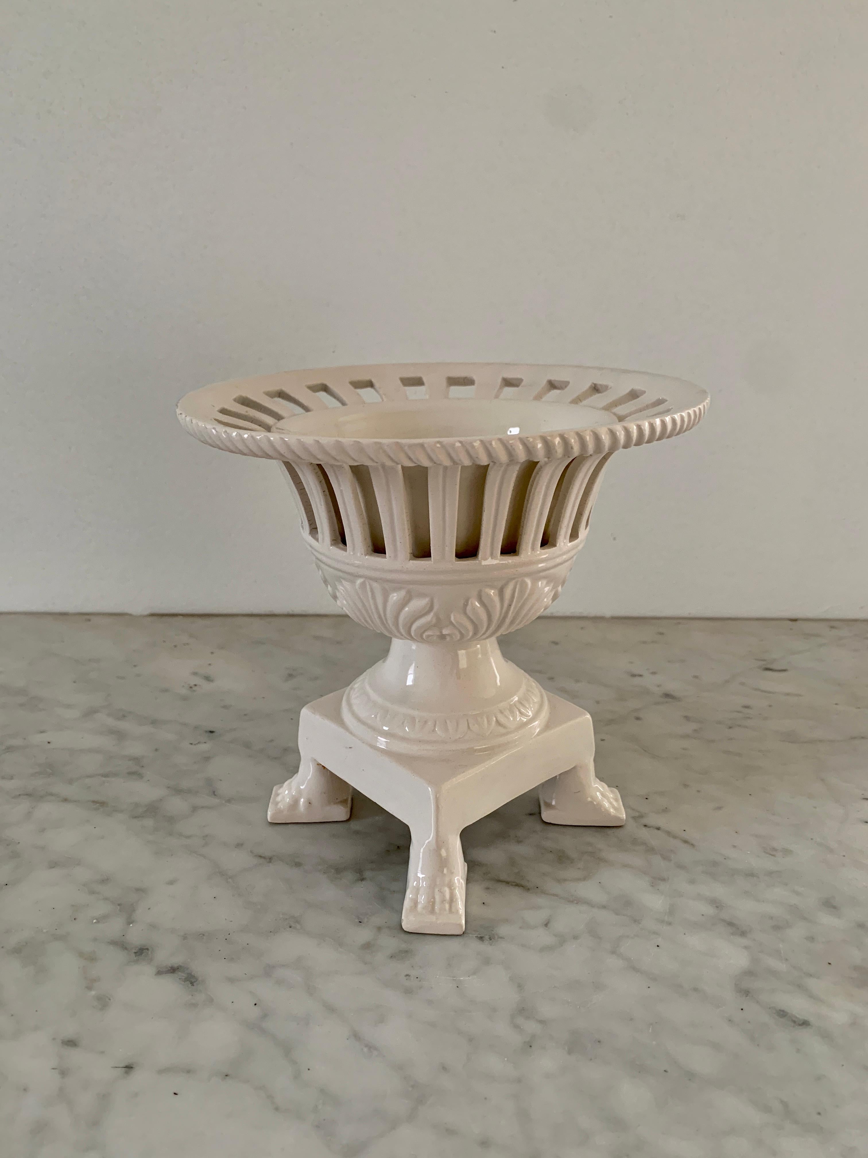 Italian Reticulated Neoclassical Porcelain Lion Paw Footed Basket Cachepot In Good Condition For Sale In Elkhart, IN