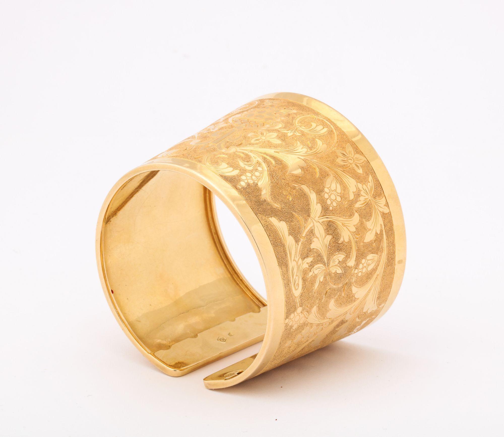 Italian Classical  Engraved Cuff With Two Tone Gold For Sale 6