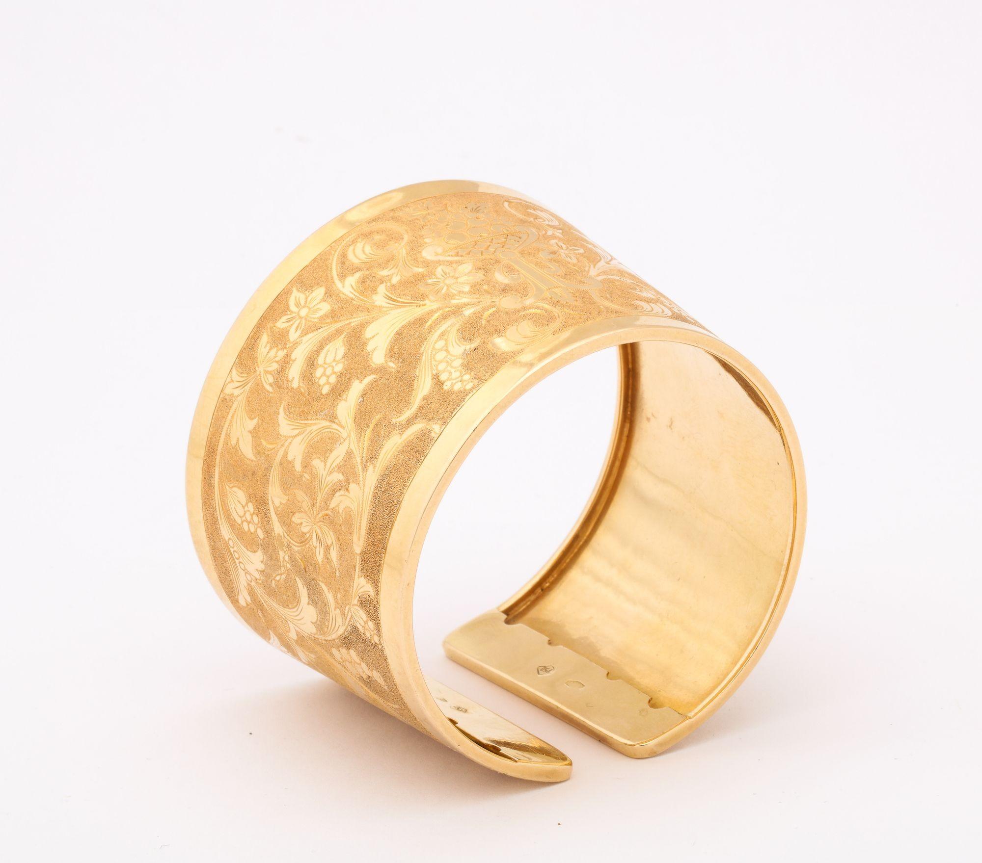 Italian Classical  Engraved Cuff With Two Tone Gold For Sale 7
