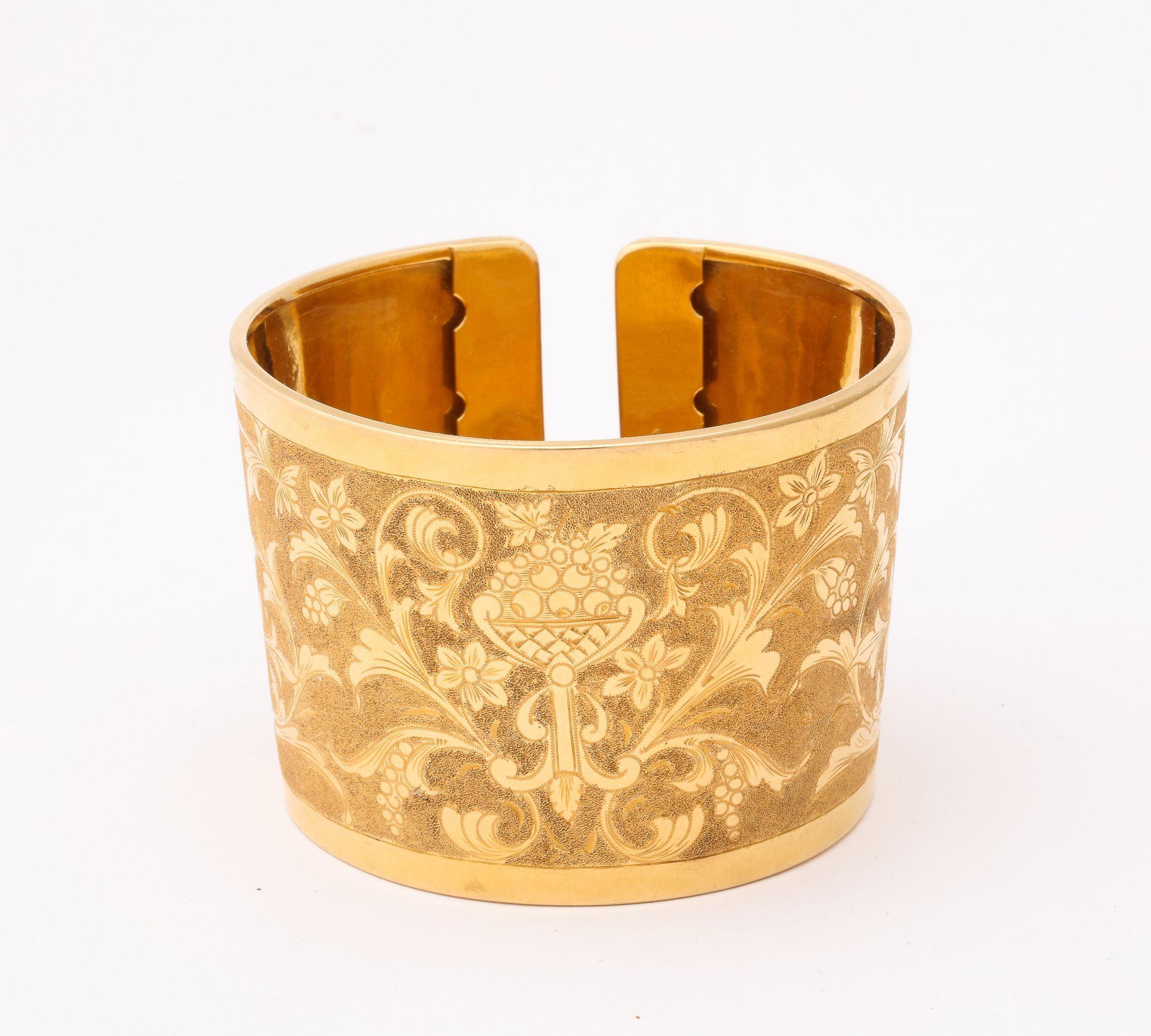 Italian Classical  Engraved Cuff With Two Tone Gold For Sale 1
