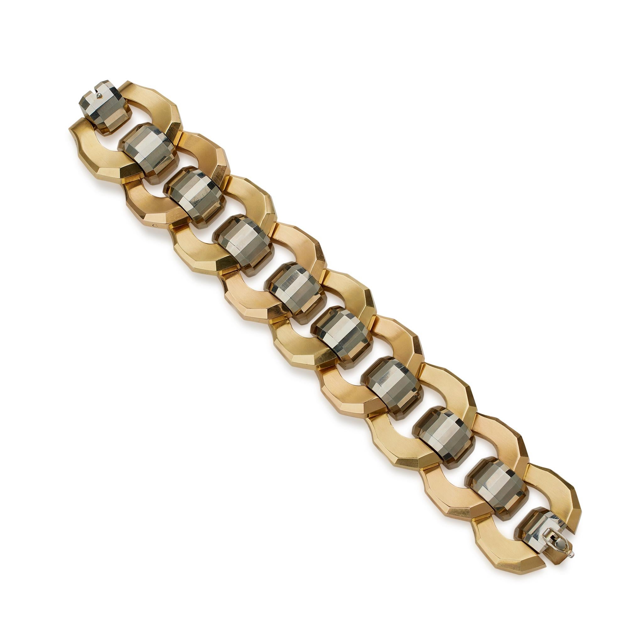 Italian Retro 18K Tri-color Gold Bracelet In Excellent Condition For Sale In New York, NY
