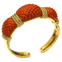 Italian Retro 18K Yellow Gold Carved Coral Cuff Bracelet