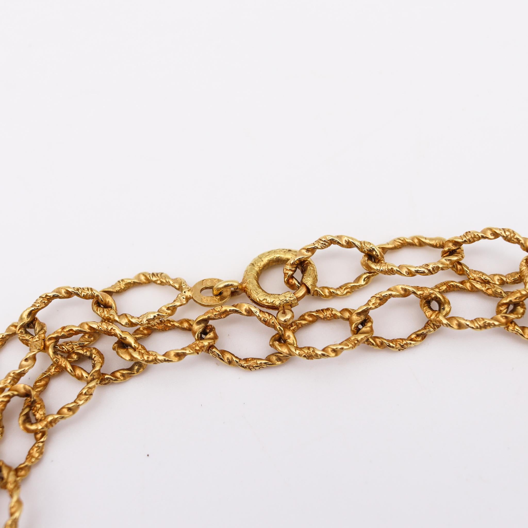 Italian Retro 1970 Modernist Long Chain with Textured Links in 18Kt Yellow Gold In Excellent Condition In Miami, FL