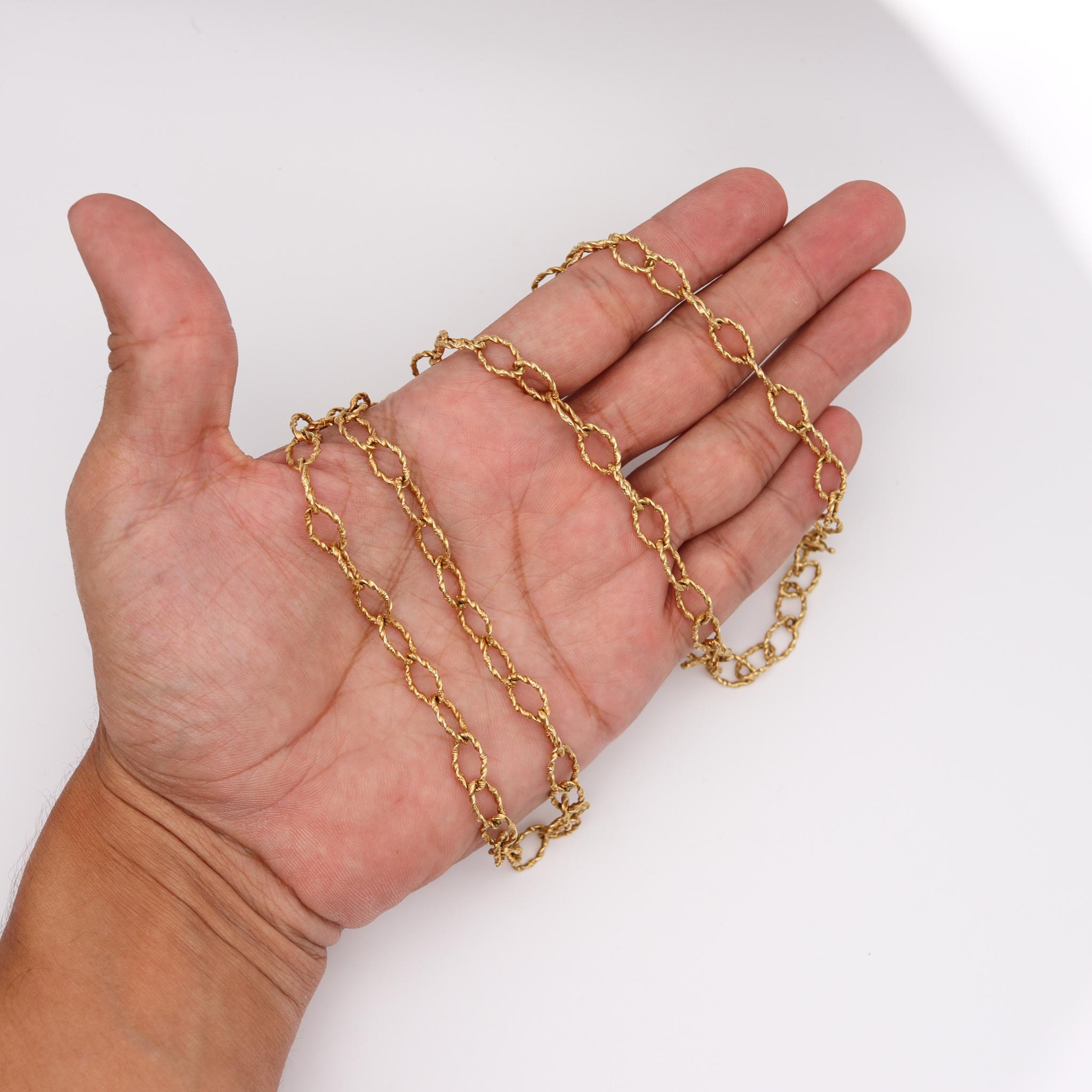 Italian Retro 1970 Modernist Long Chain with Textured Links in 18Kt Yellow Gold 3