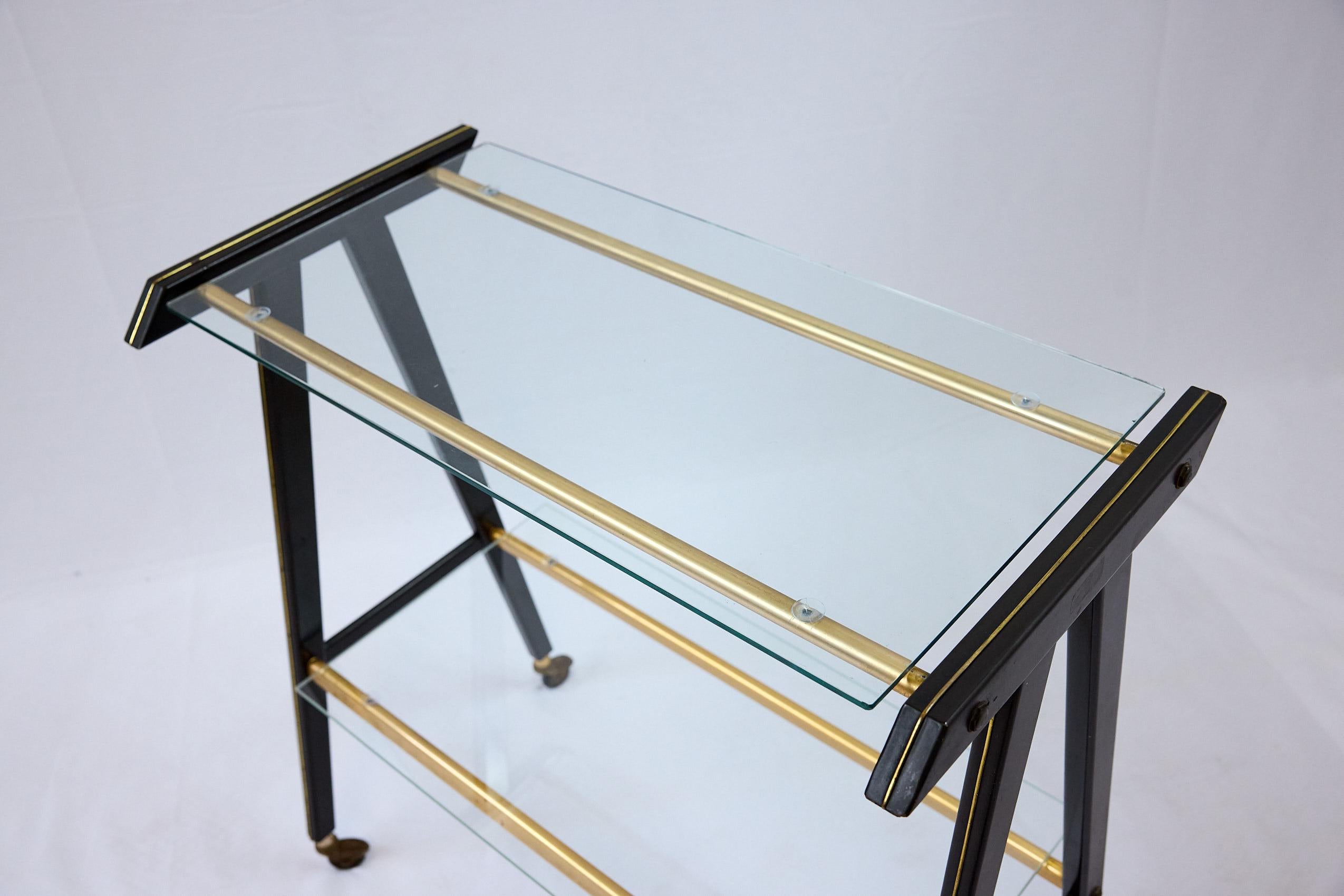 Italienischer Retro-Barwagen mit Glasregale, ca. 1960er Jahre im Angebot 8
