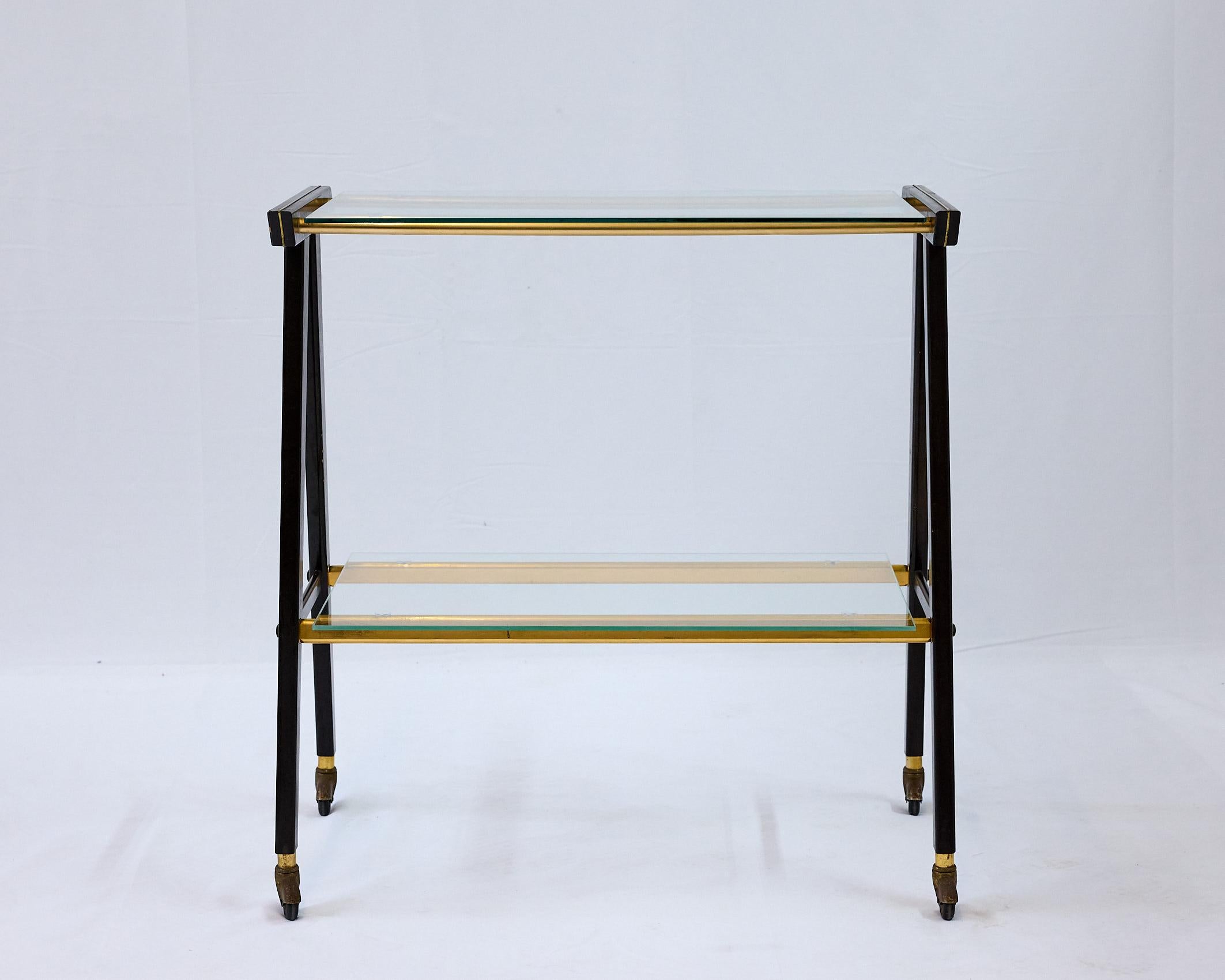 Italienischer Retro-Barwagen mit Glasregale, ca. 1960er Jahre (Mitte des 20. Jahrhunderts) im Angebot