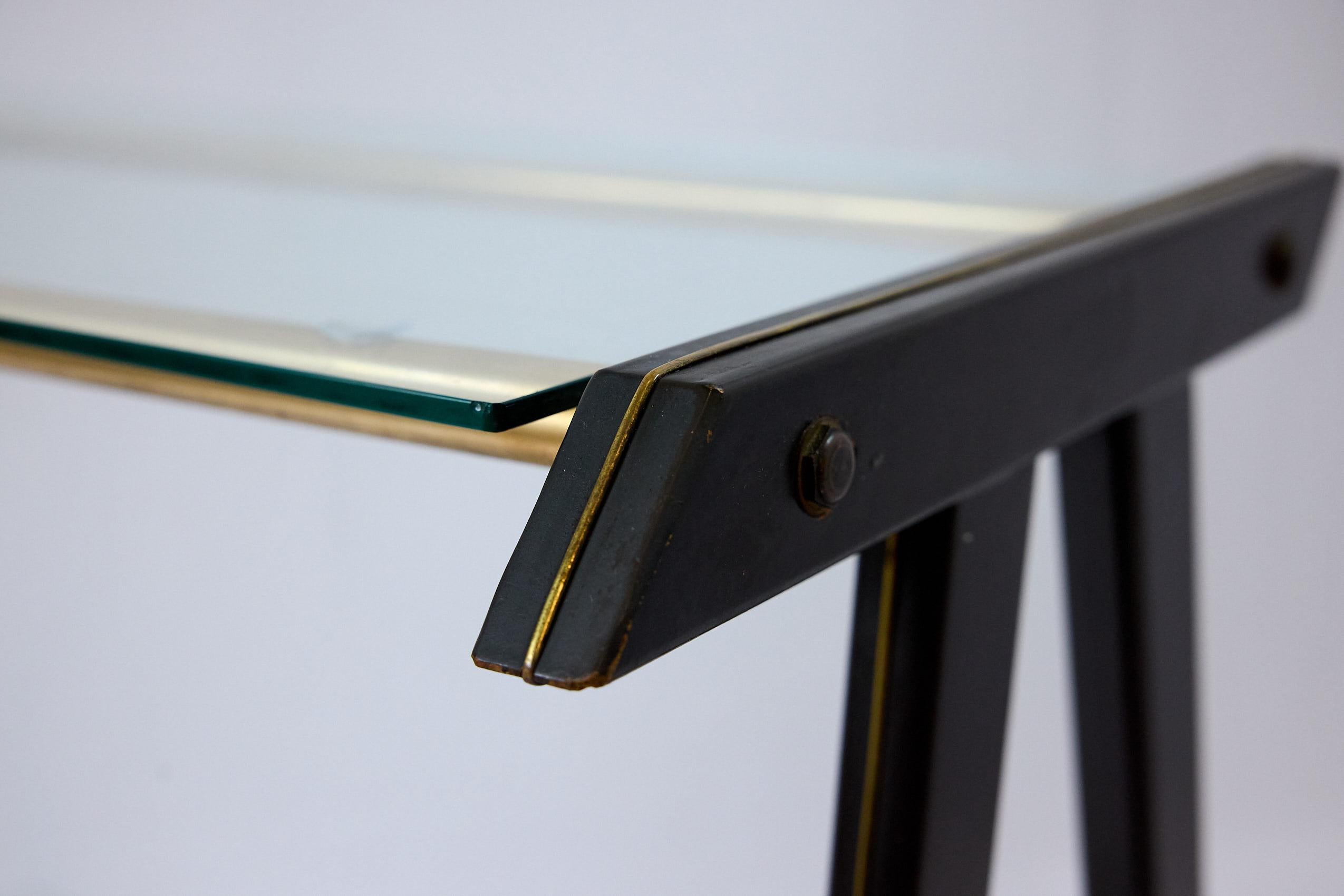 Italienischer Retro-Barwagen mit Glasregale, ca. 1960er Jahre im Angebot 3