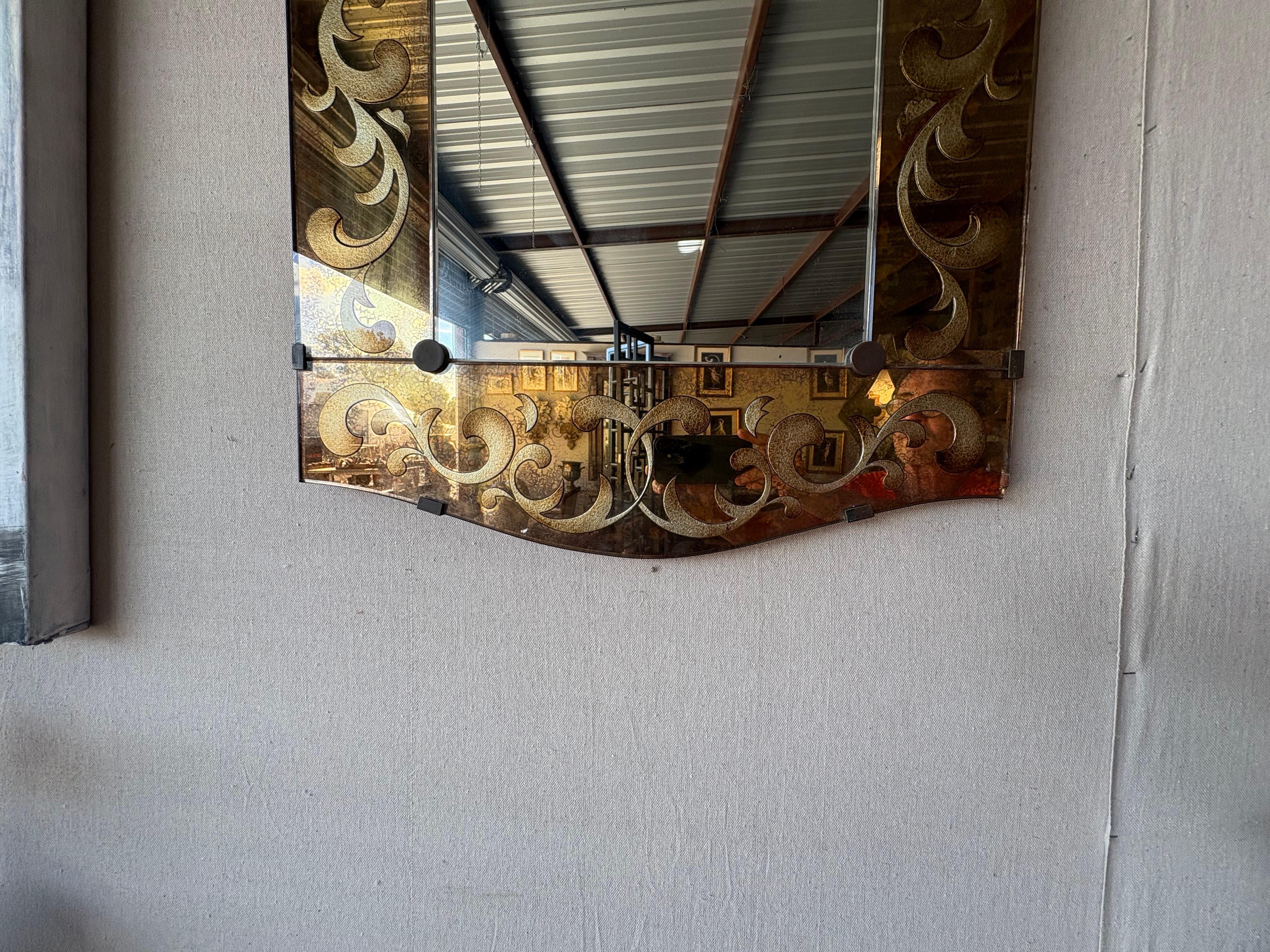 Hollywood Regency Specchio italiano decorato a rovescio in vendita