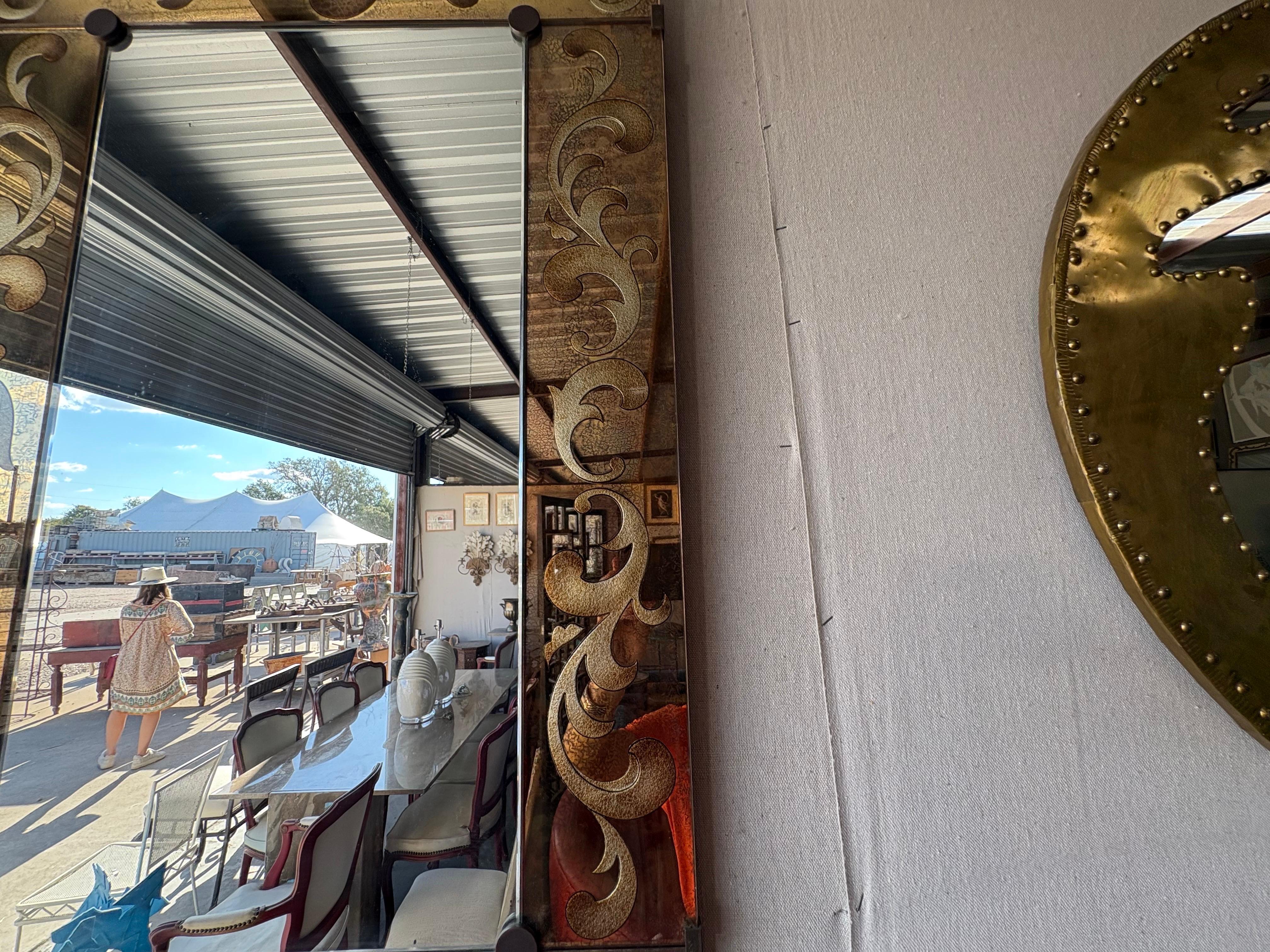 Specchio italiano decorato a rovescio in vendita 3