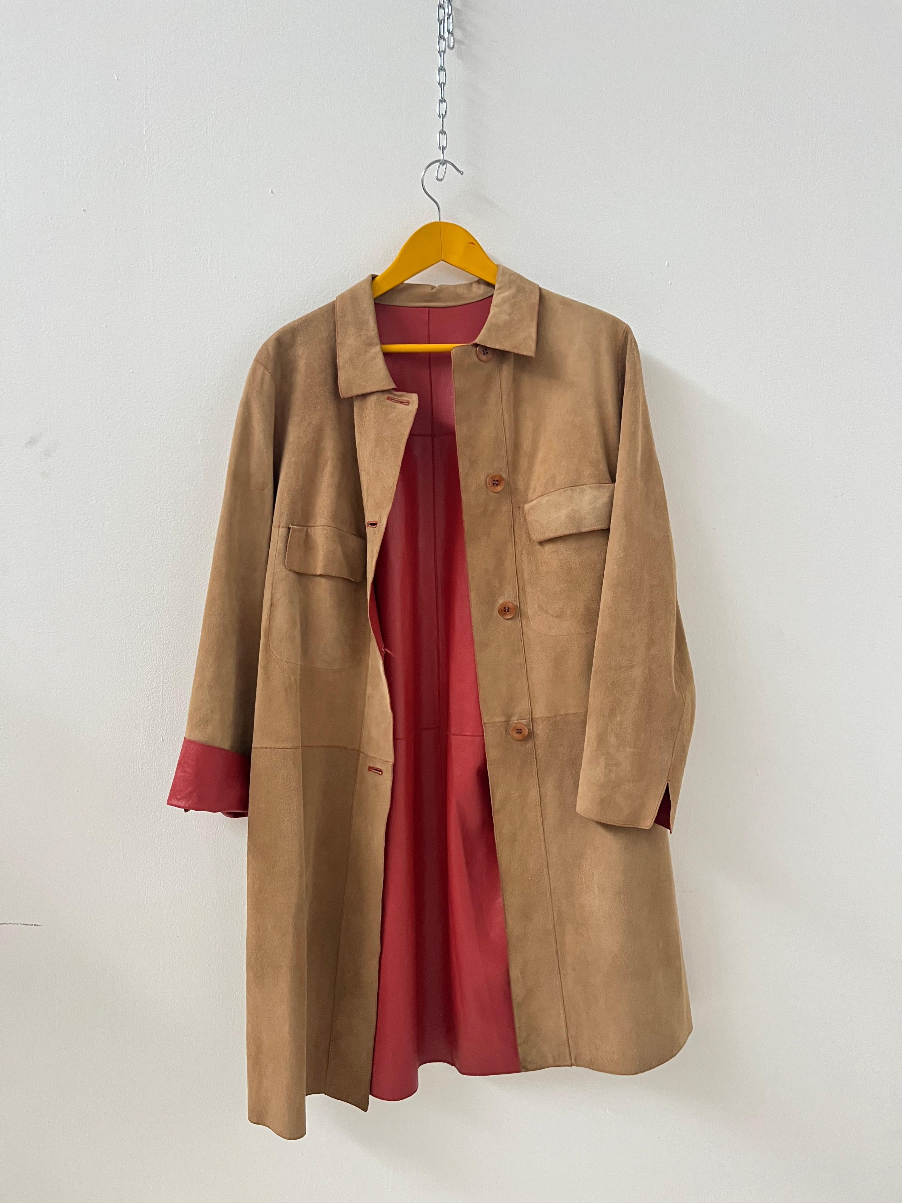 This exceptional reversible coat by Ermanno Daelli Cortina is a rare example of refined Italian craftsmanship from the 1970s featuring a bold red leather side that exudes confidence and a soft tan suede side that offers understated elegance the