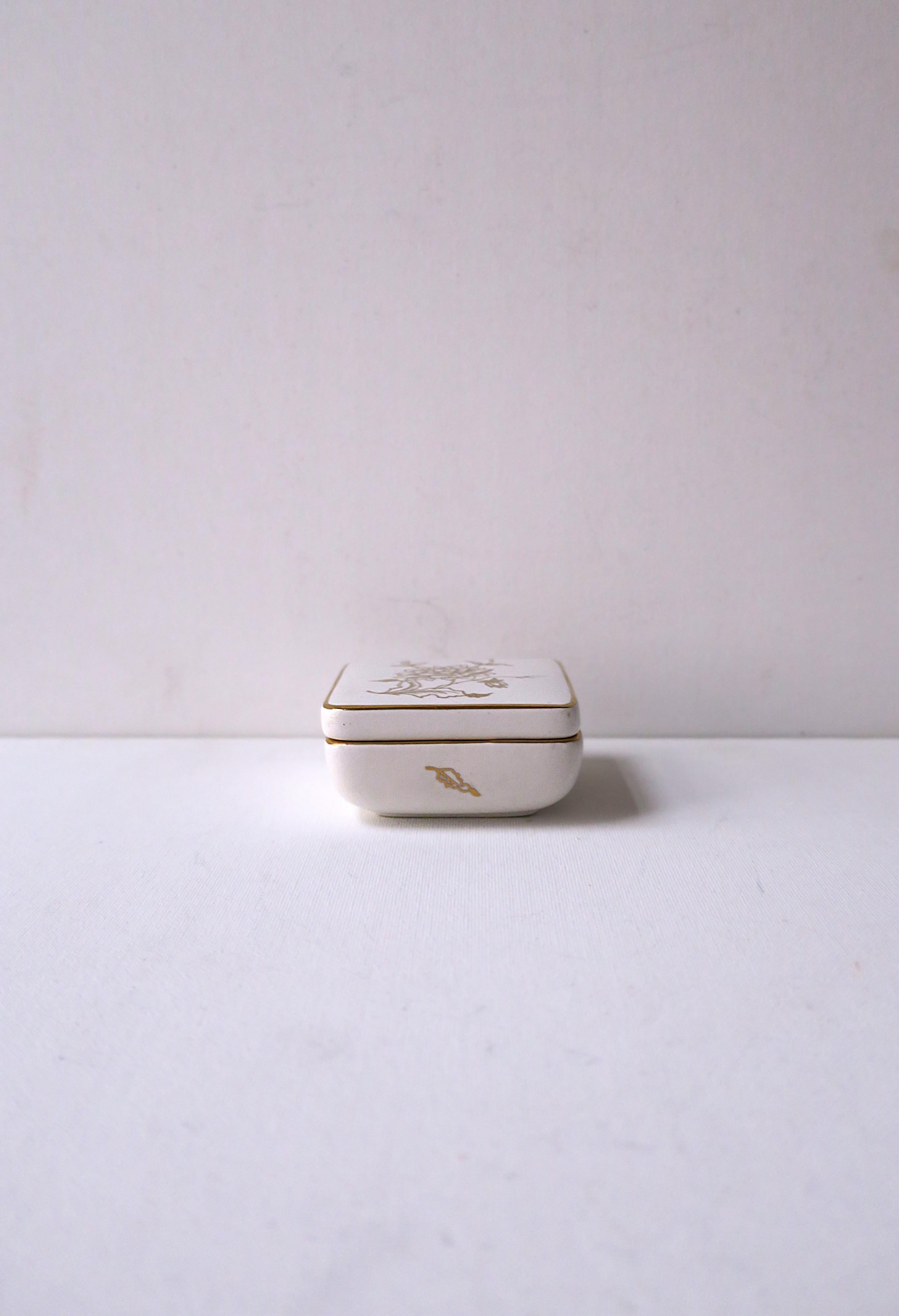 Italian Richard Ginori Jewelry Box Milano In Good Condition For Sale In New York, NY