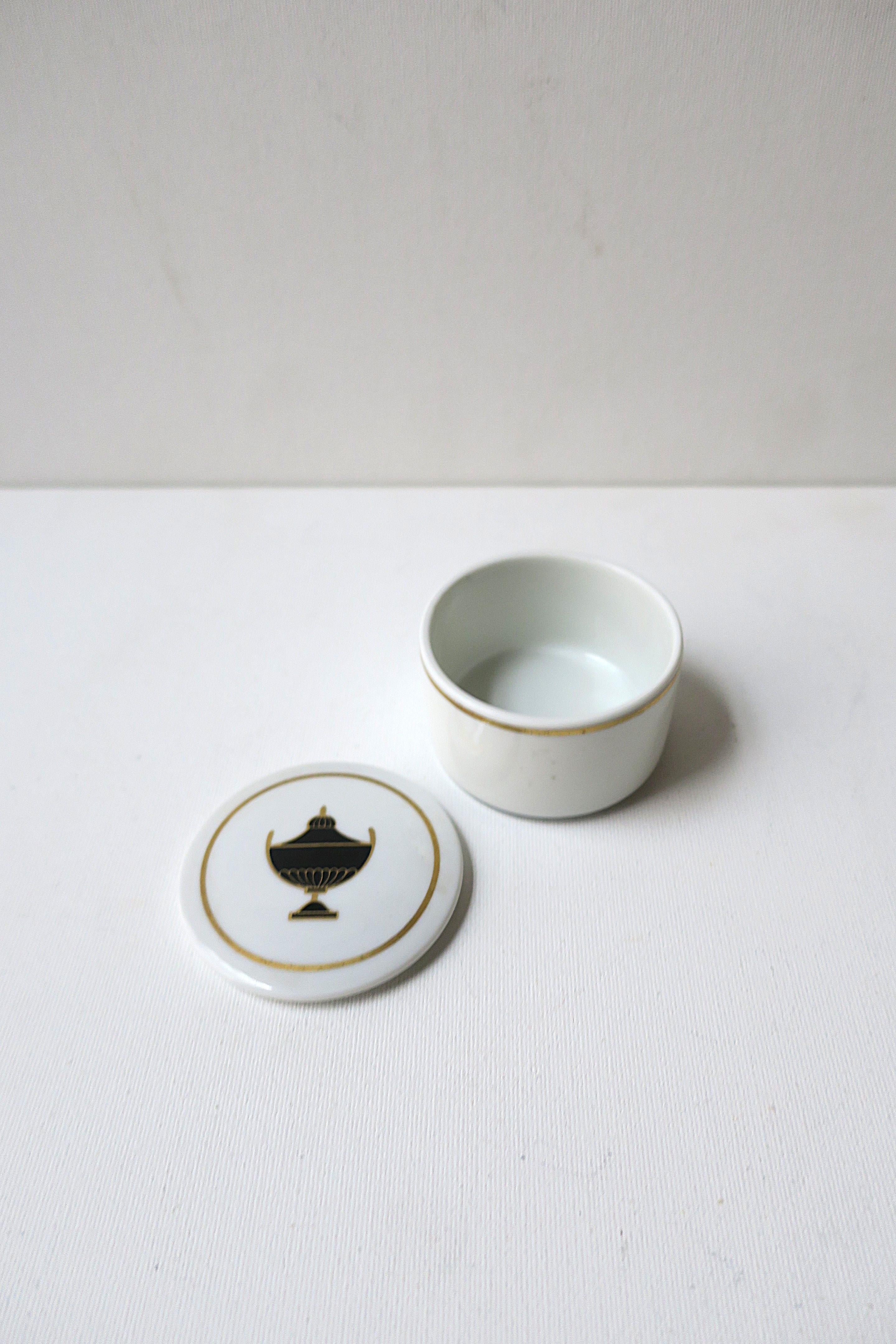 Joyero italiano de porcelana Richard Ginori Neoclásico en Excelente estado para la venta en New York, NY