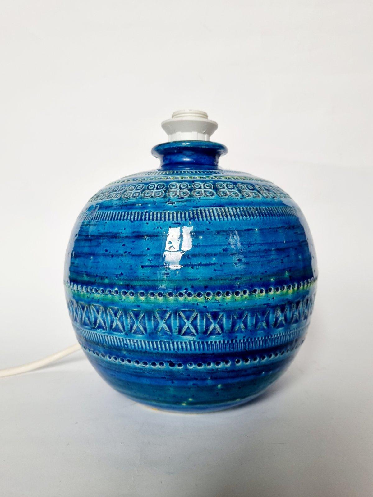 Ceramic table lamp designed by Aldo Londi for Flavia Montelupo Italy in the 70s
Rimini blue