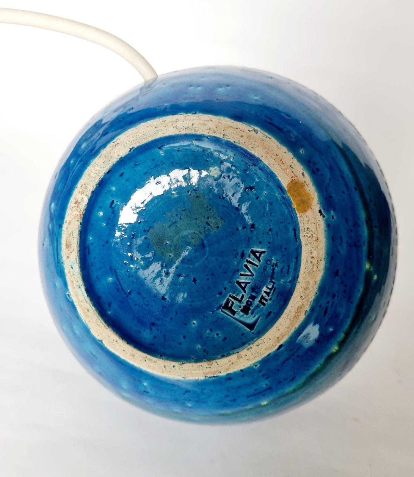Fine XX secolo Italian Rimini Blue Ceramic Table Lamp by Aldo Londi for Flavia Montelupo, 70s in vendita
