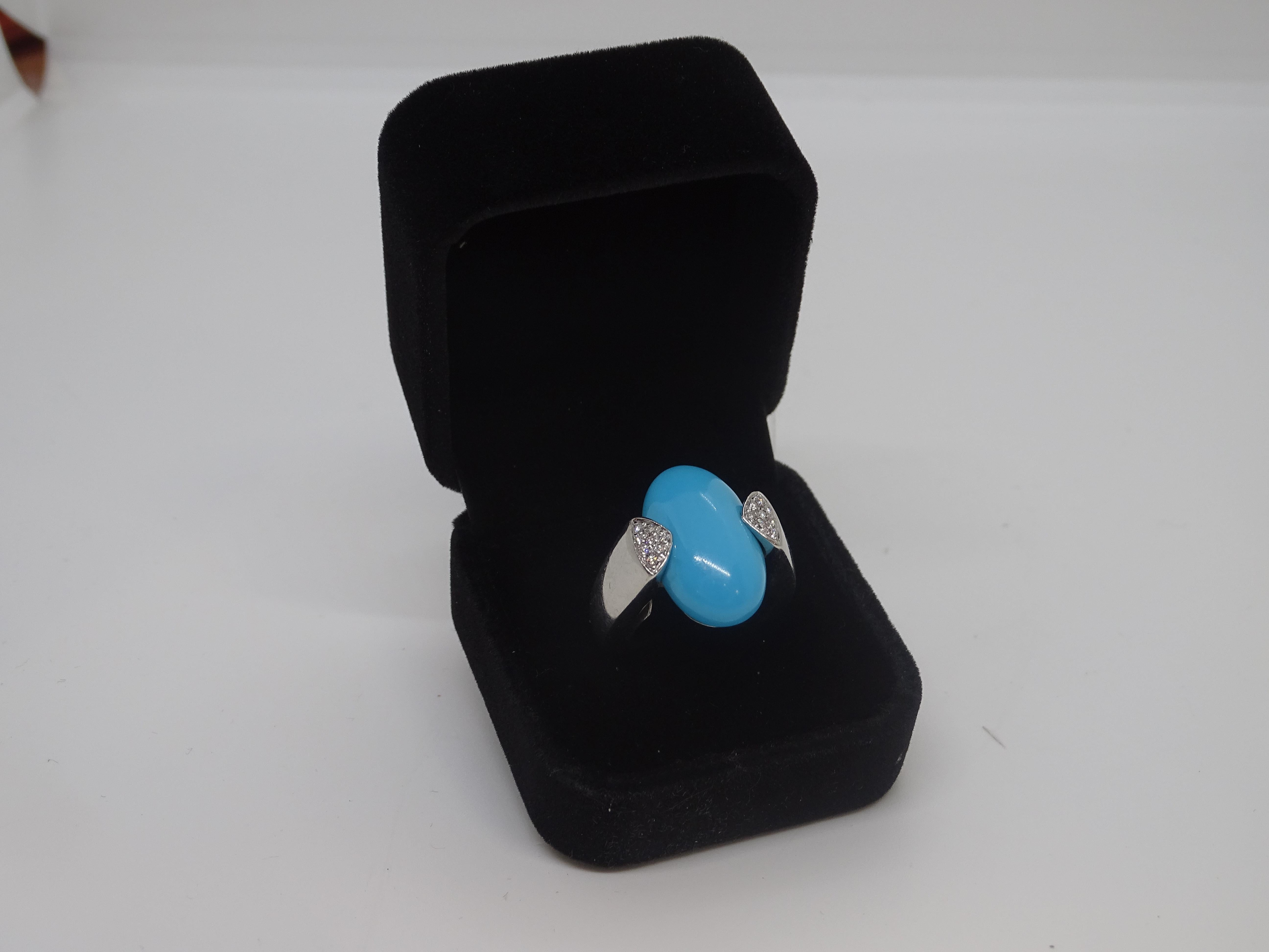 Art Nouveau Italian Ring 18k white gold, turquoise cabochon and diamonds, 60's For Sale