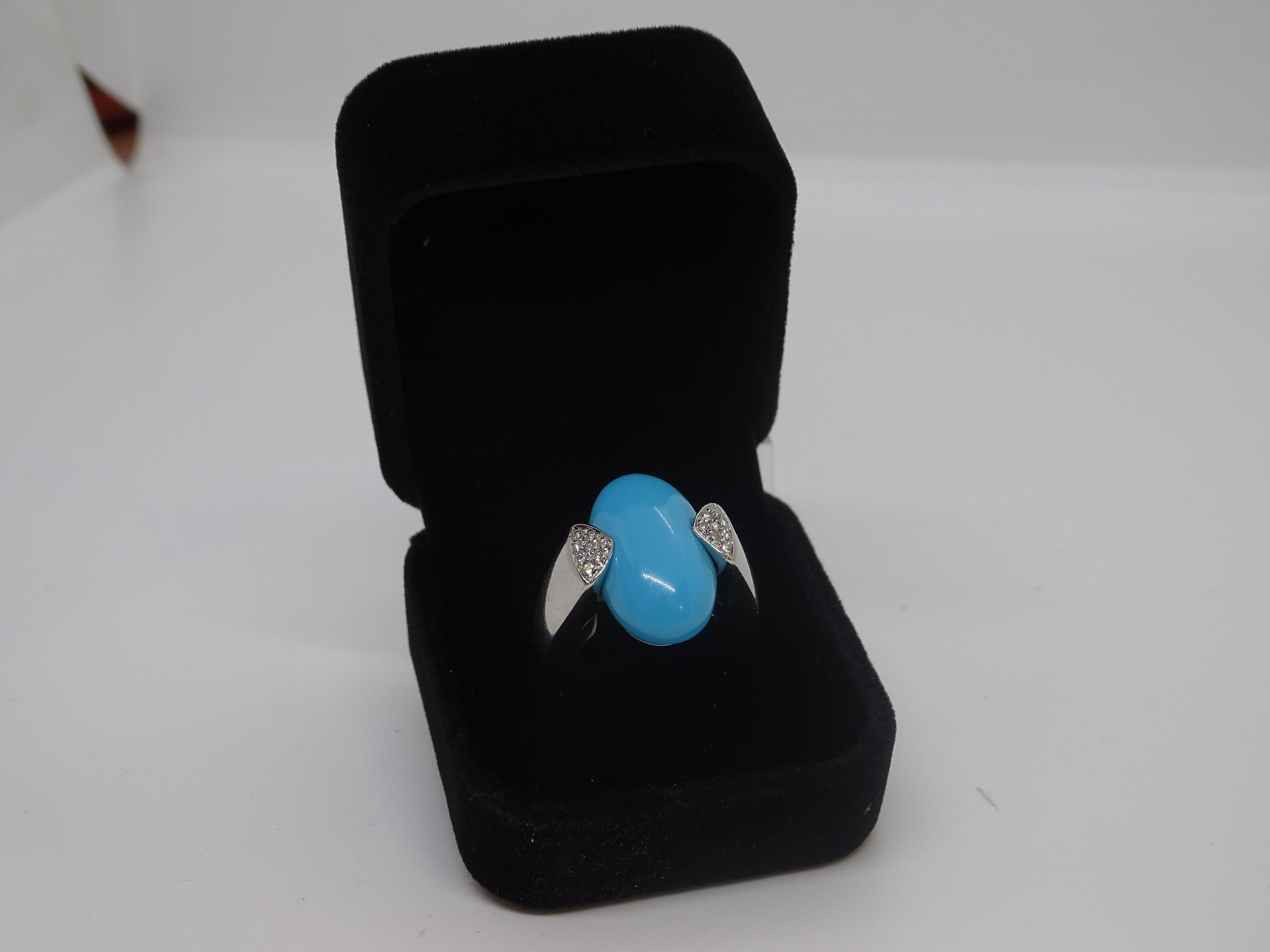 Italian Ring 18k white gold, turquoise cabochon and diamonds, 60's In Good Condition For Sale In VALLADOLID, ES